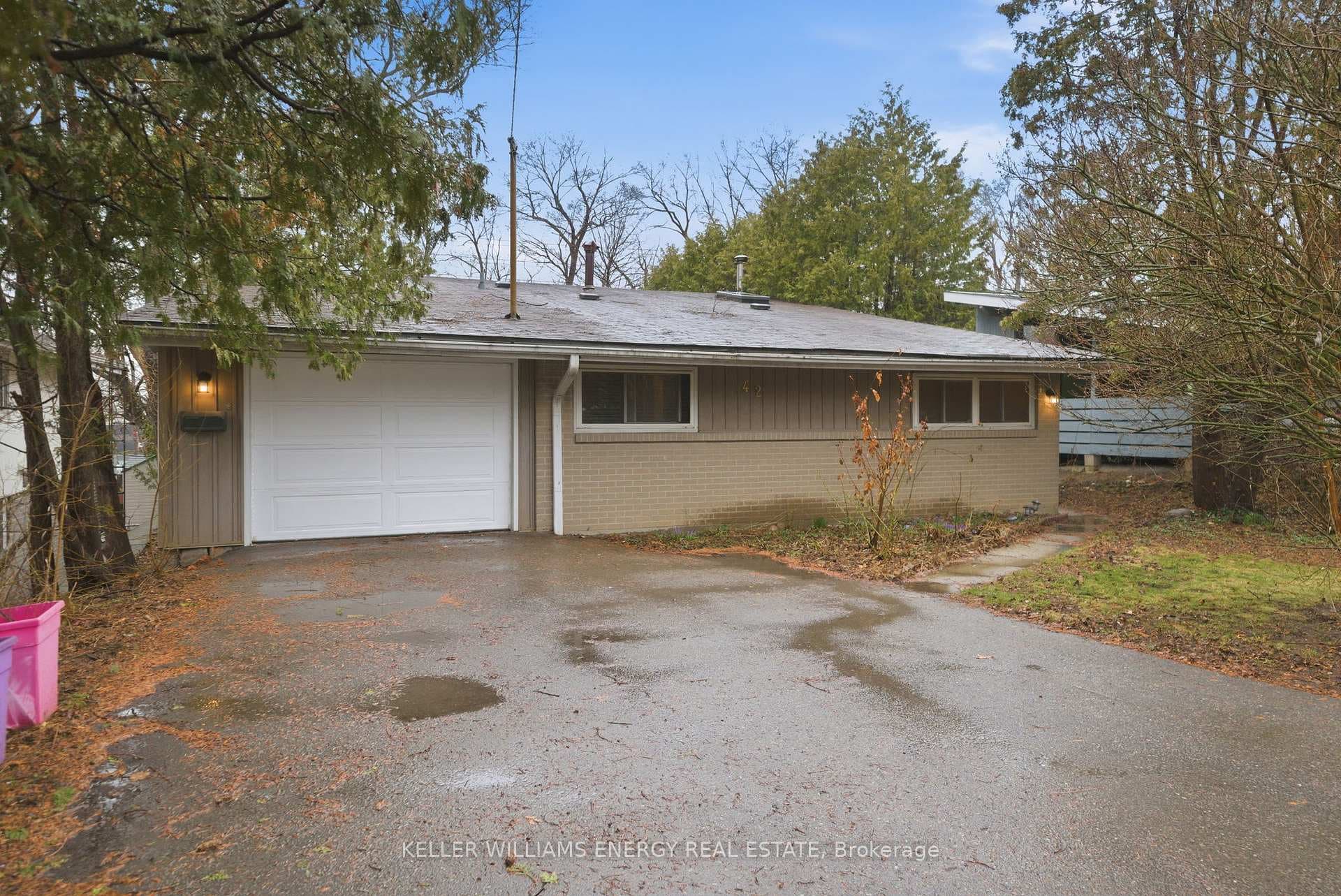 42 Oakley Boulevard, Scarborough (West Hill / Highland Creek)