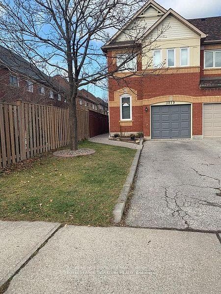 3819 Allcroft Road, Mississauga, ON L5N 7E1 - Photo 1