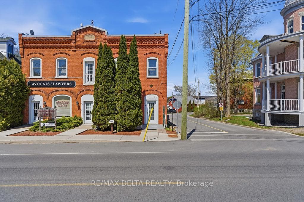1042 King Street is the right-hand portion.