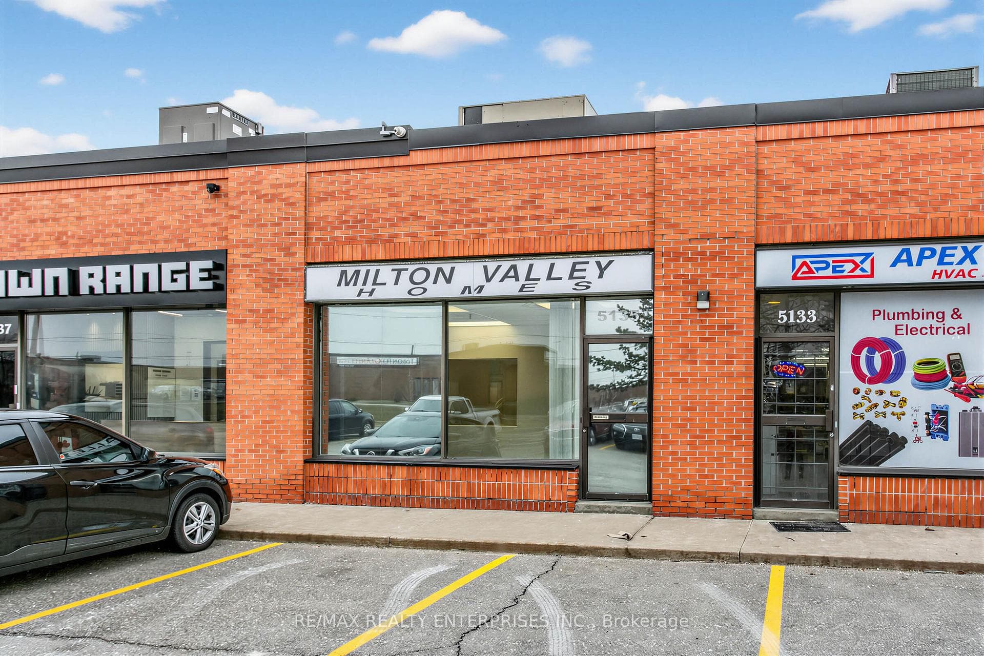 5135 Tomken Road, Mississauga, ON L4W 1P1 - Photo 1