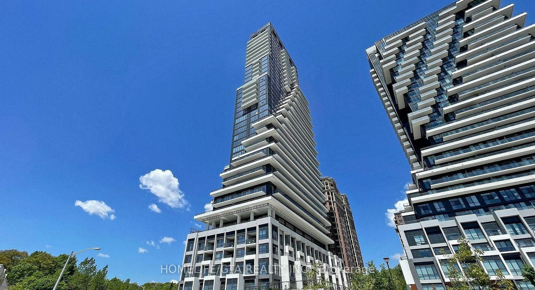 10 Inn On The Park Drive Unit 806, Don Mills / Parkwoods / Victoria Village, ON M3C 0P9 - Photo 1