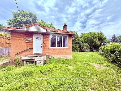 1 Lundy Avenue, Bloor West Village / Swansea, ON M6S 4S8 - Photo 1