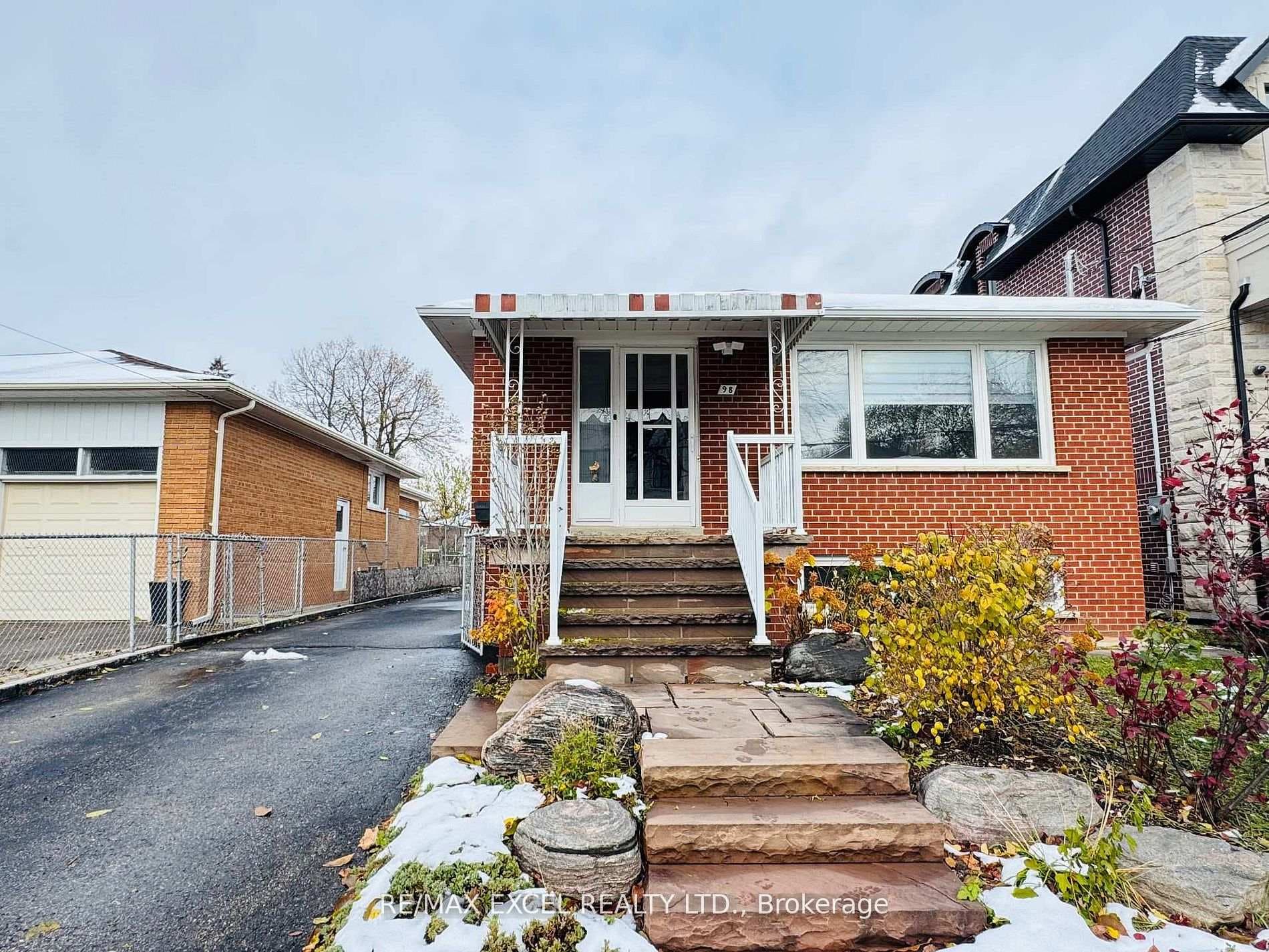 98 Newton Drive, Willowdale / Newtonbrook, ON M2M 2N1 - Photo 1