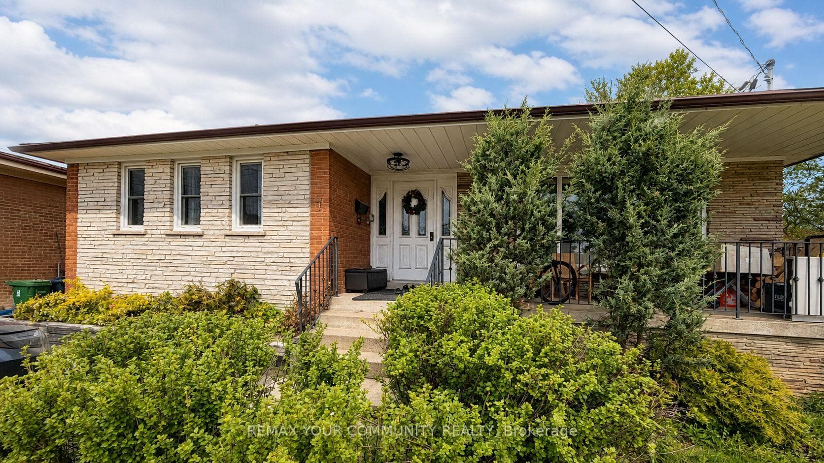 7 Digby Court Unit Main, Thornhill / Willowdale, ON M2R 2X5 - Photo 1