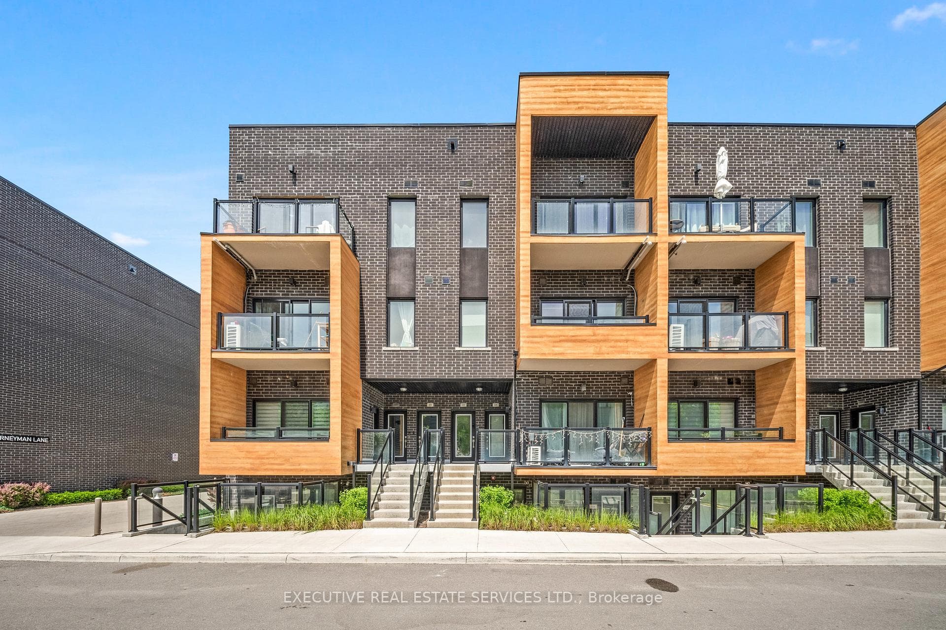 1145 Journeyman Lane Unit 226, Mississauga, ON L5J 0B5 - Photo 1