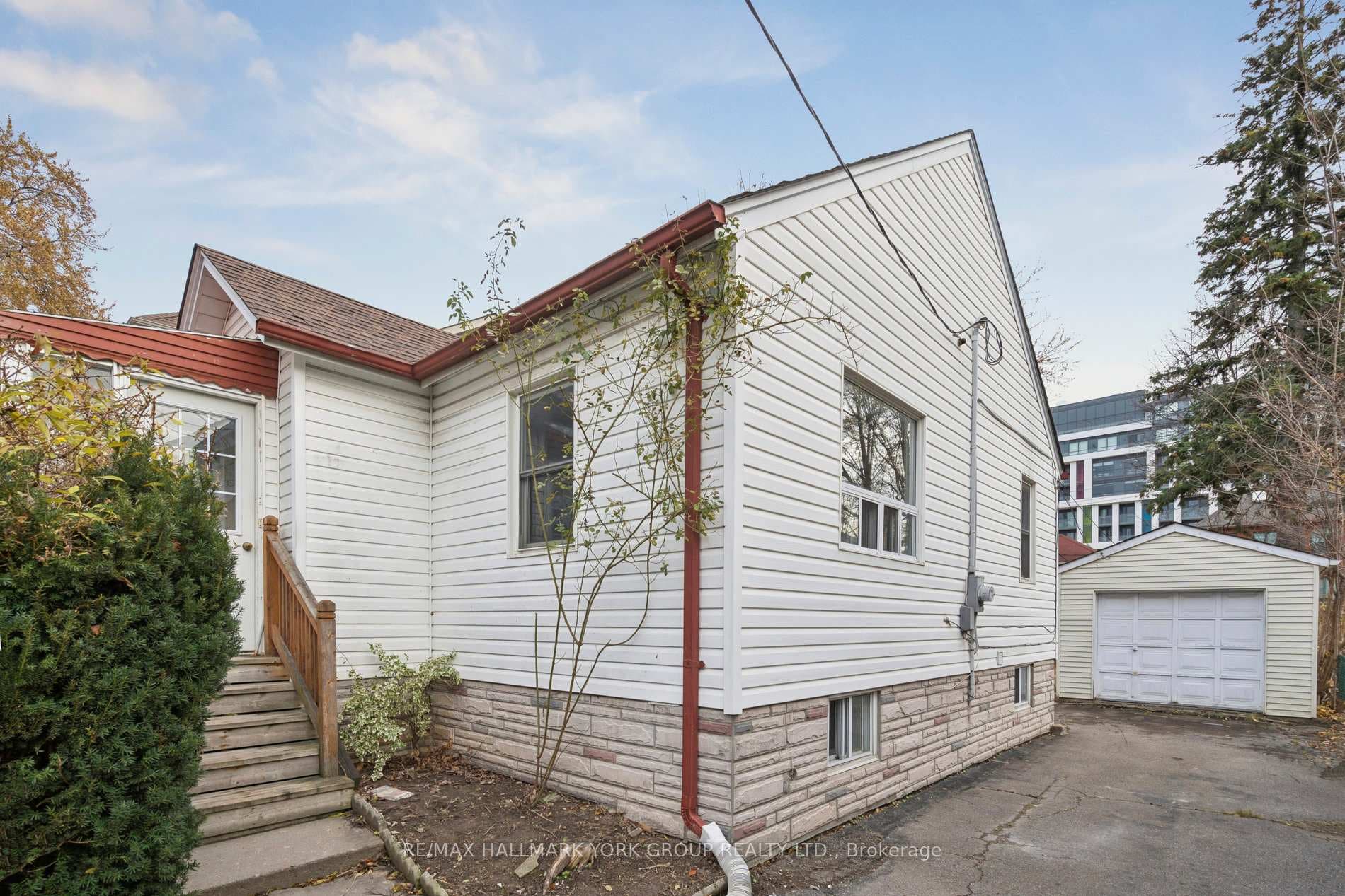 211 Maplehurst Avenue, Willowdale / Newtonbrook, ON M2N 3C3 - Photo 1