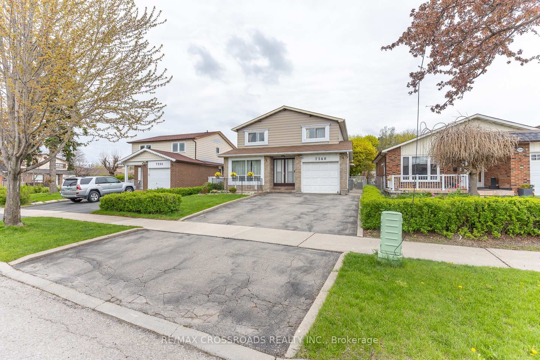 7340 Leesburg Street, Mississauga, ON L4T 3R6 - Photo 1