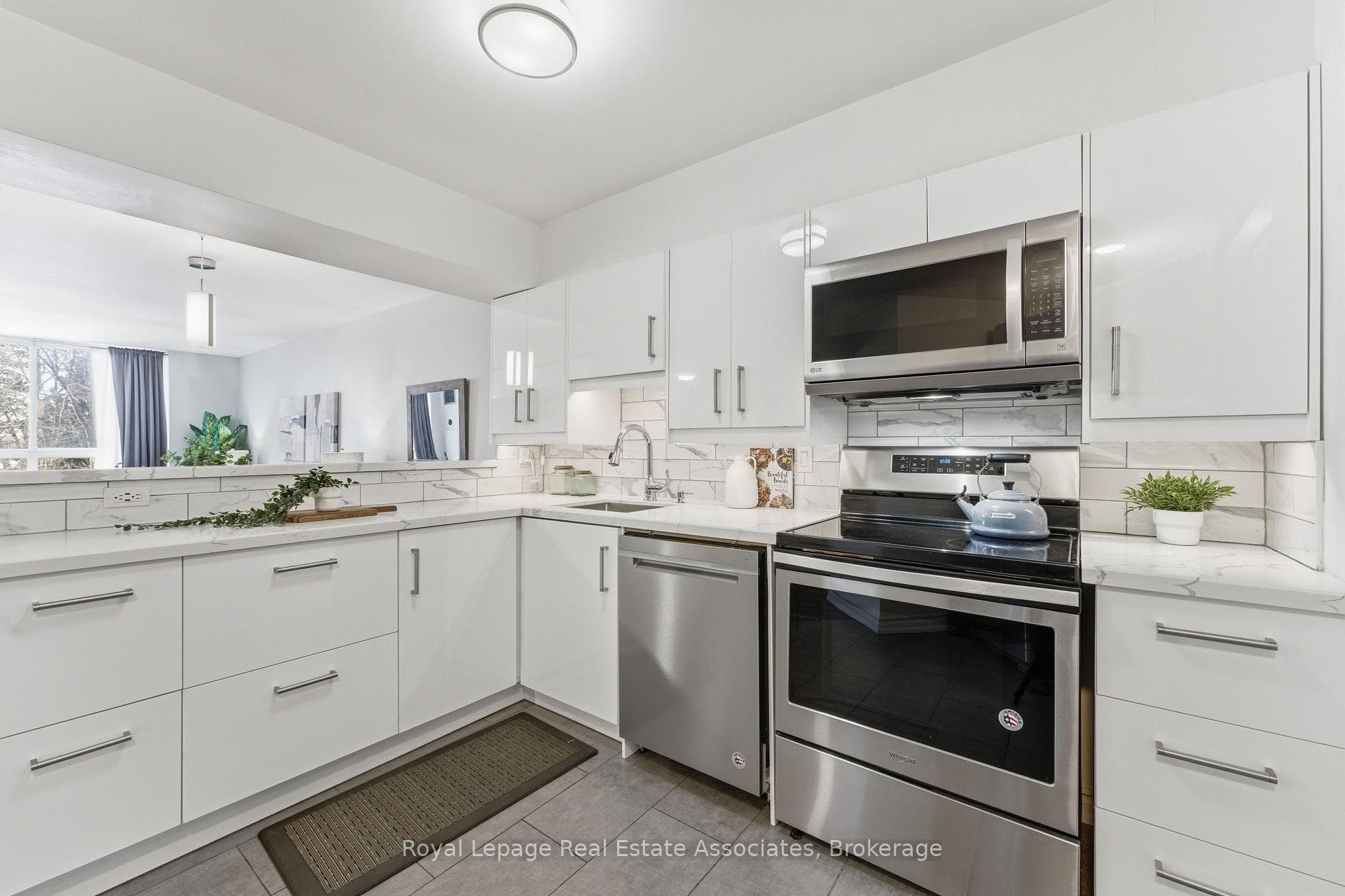 1485 Lakeshore Road Unit 511, Mississauga, ON L5E 3G2 - Photo 1