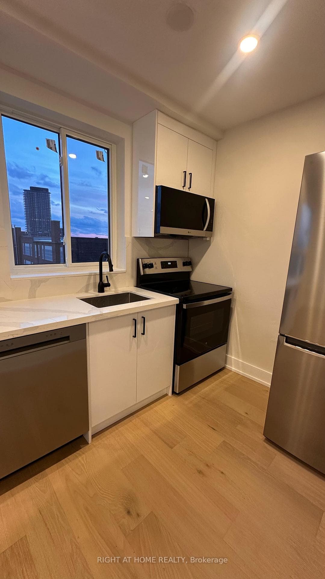 1357 Davenport Road Unit 202, Bloor West Village / Swansea, ON M6H 2H5 - Photo 1