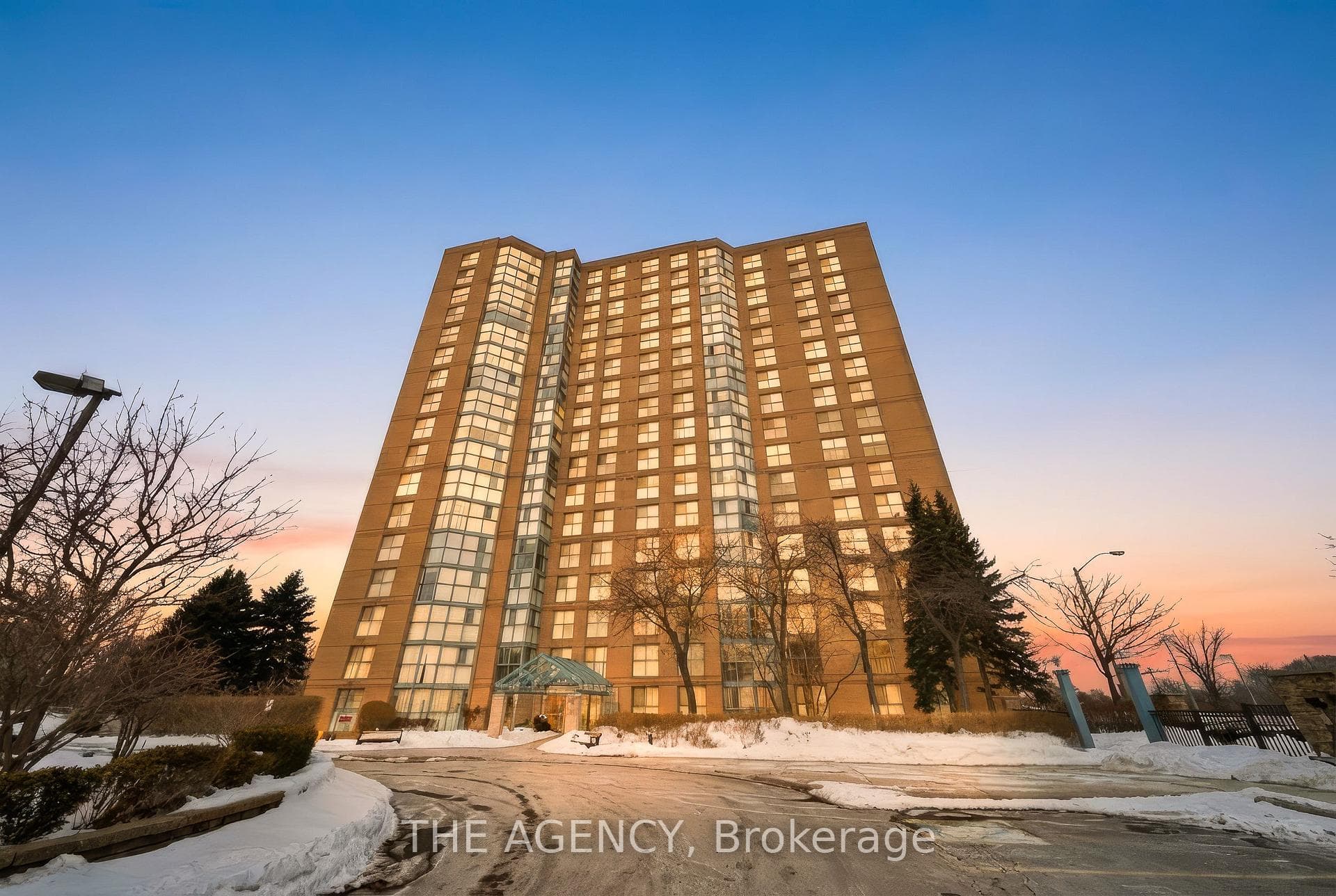 90 Dale Avenue Unit 803, Scarborough Town Centre, ON M1J 3N4 - Photo 1