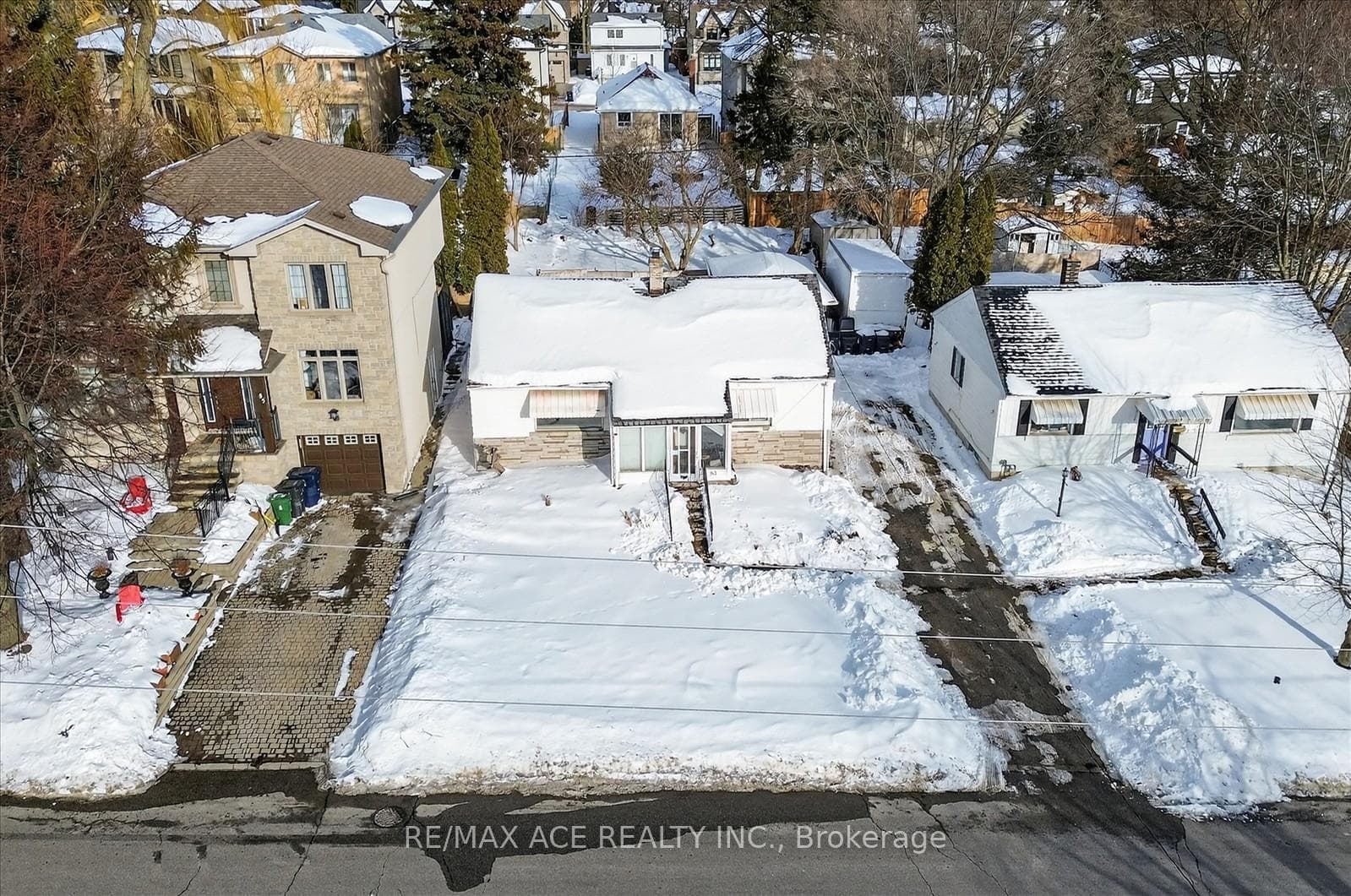 83 Brooklawn Avenue, Scarborough Town Centre, ON M1M 2P7 - Photo 1