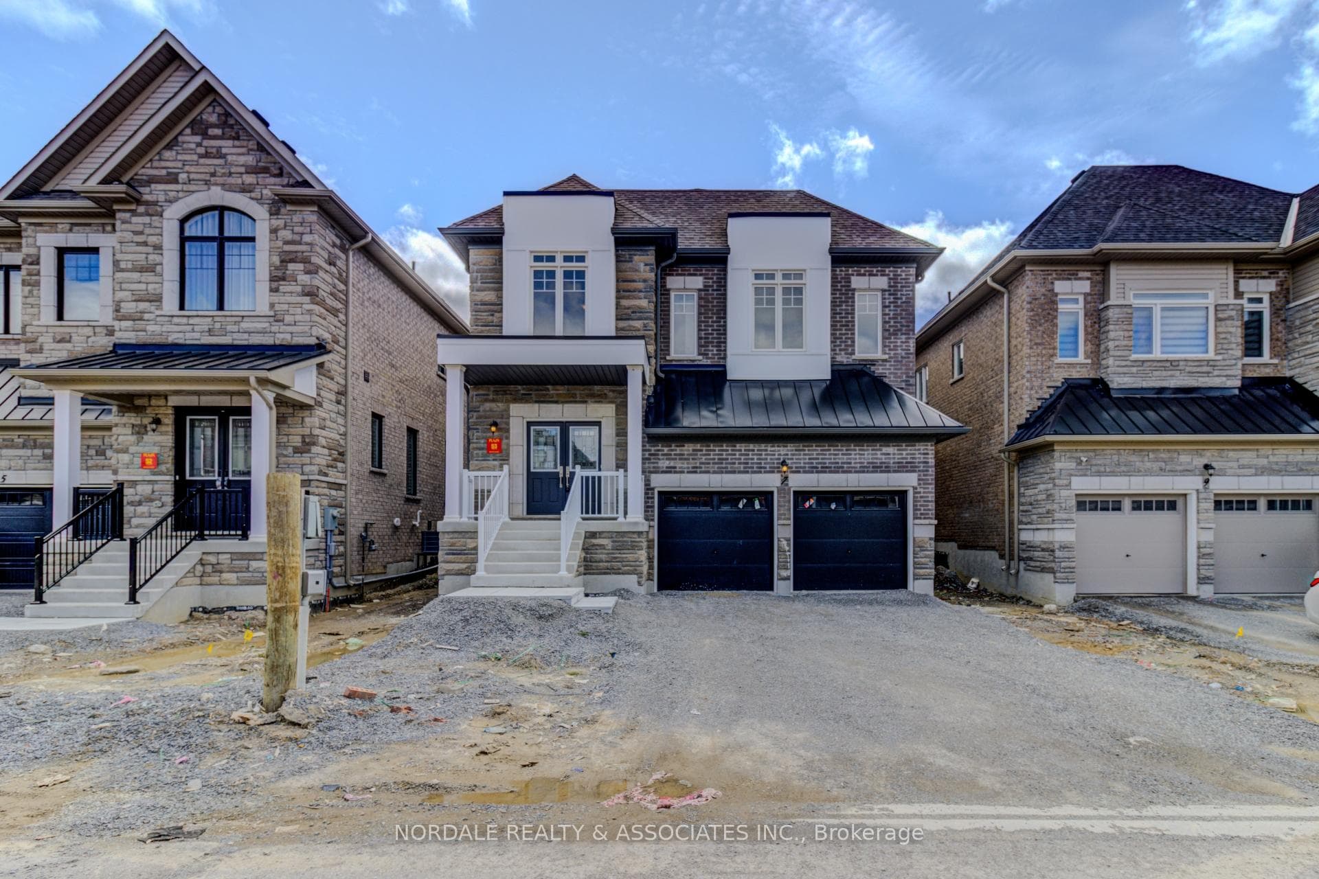 7 La Reine Avenue, Richmond Hill