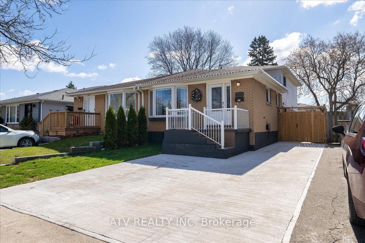 2504 Glamworth Crescent, Mississauga, ON L5K 1G3 - Photo 1
