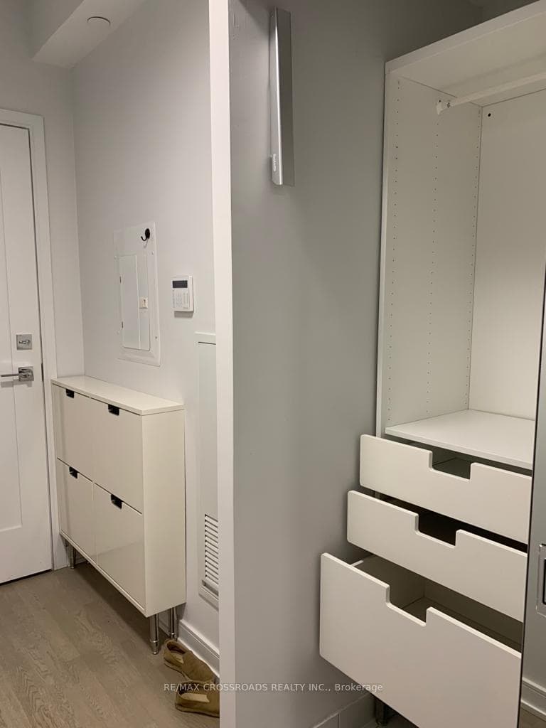 57 St Joseph Street Unit 907, Downtown Toronto / Waterfront, ON M5S 0C5 - Photo 1