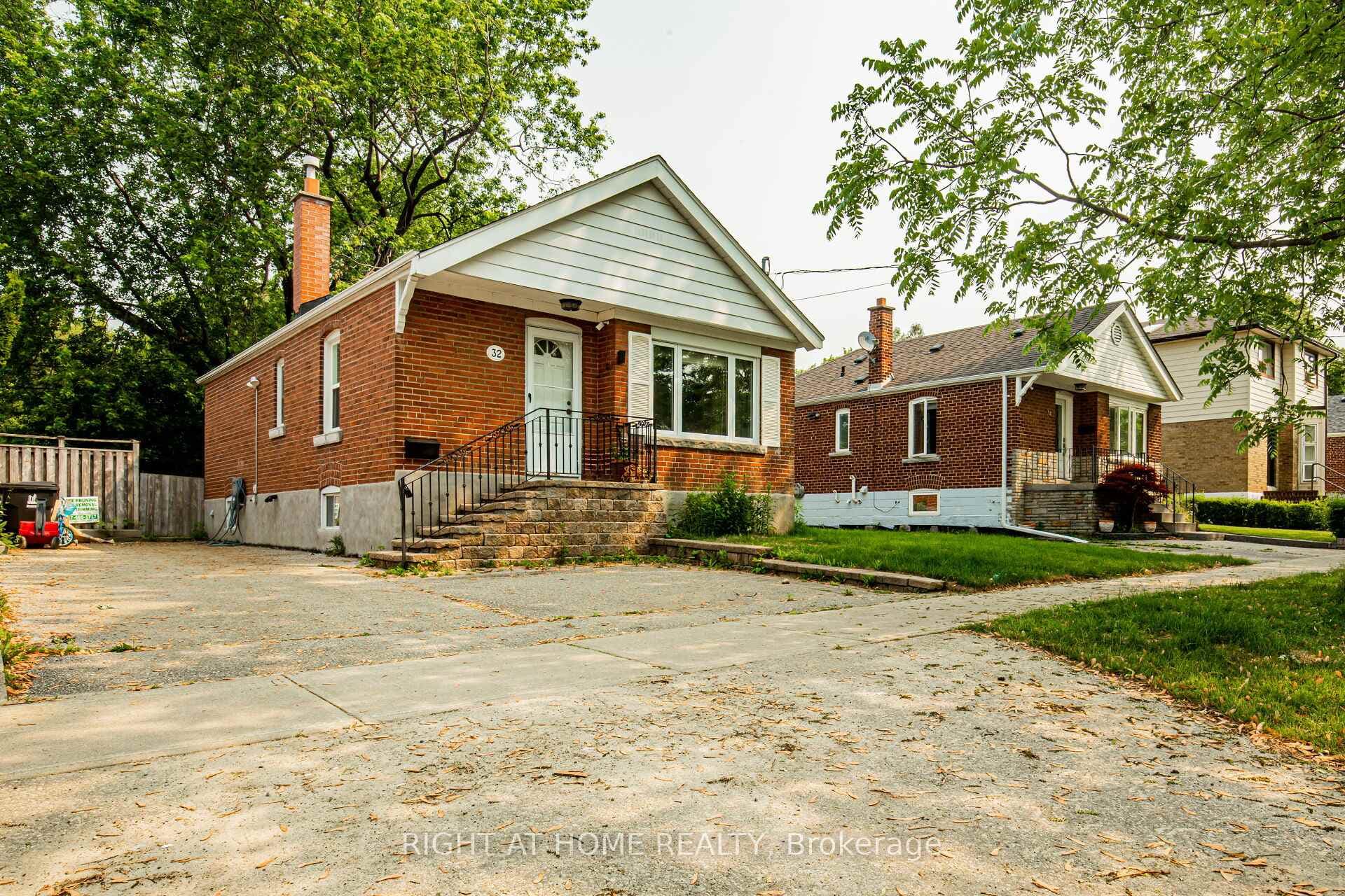 32 Florens Avenue, Dorset Park / Kennedy Park, ON M1L 1R6 - Photo 1