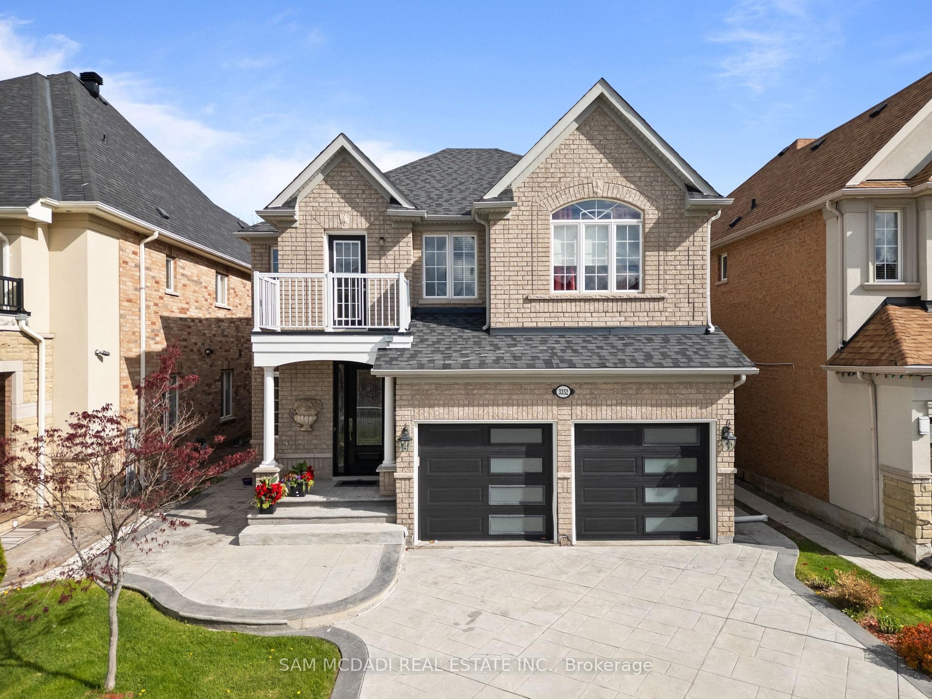 3352 Erin Centre Boulevard, Mississauga, ON L5M 8C3 - Photo 1