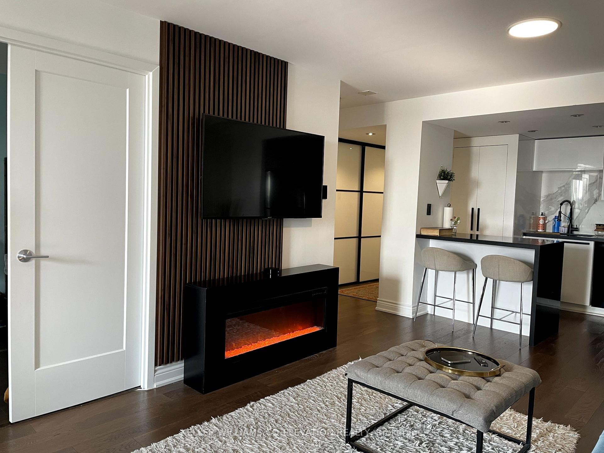 2091 Hurontario Street Unit 707, Mississauga, ON L5A 4E6 - Photo 1