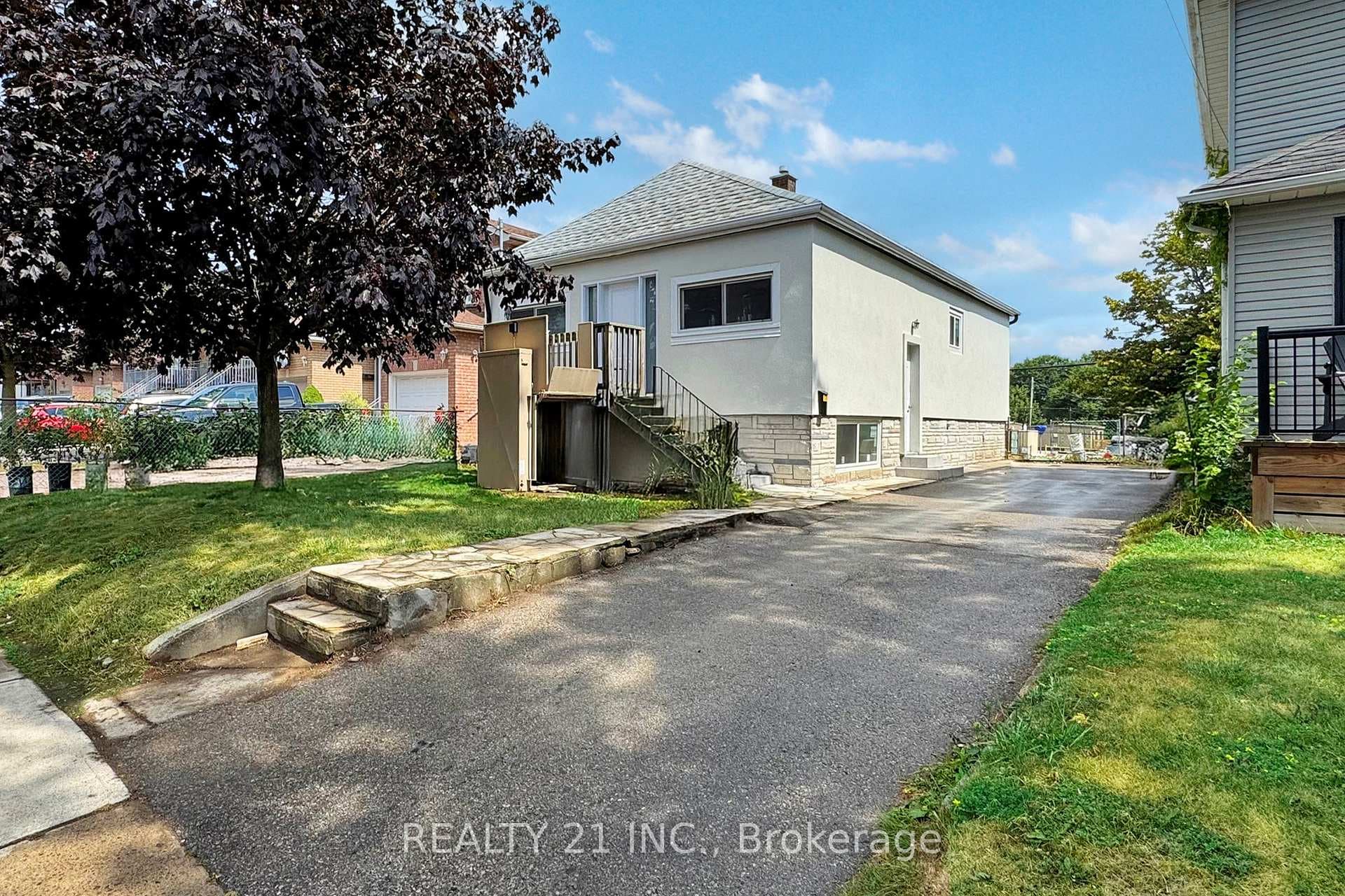 125 S Woodrow Boulevard, Birch Cliff / Cliffside, ON M1N 3L8 - Photo 1