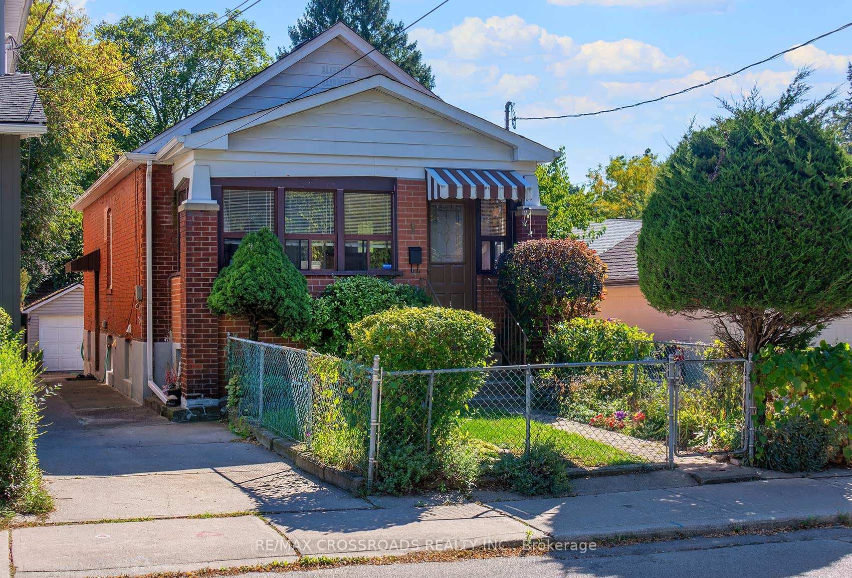 1 Doncaster Avenue, Danforth / East York, ON M4C 1Y4 - Photo 1
