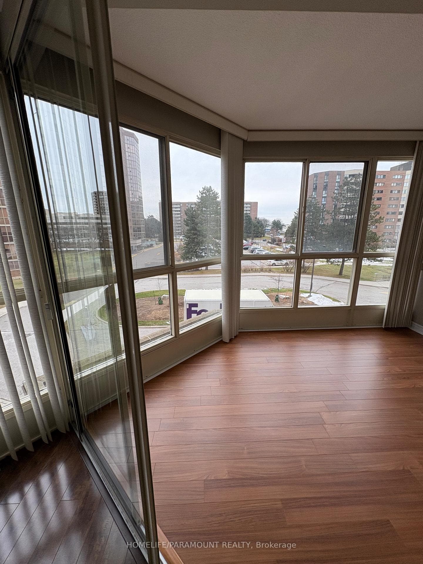 5 Weldrick Road Unit 306, Richmond Hill, ON L4C 8S9 - Photo 1