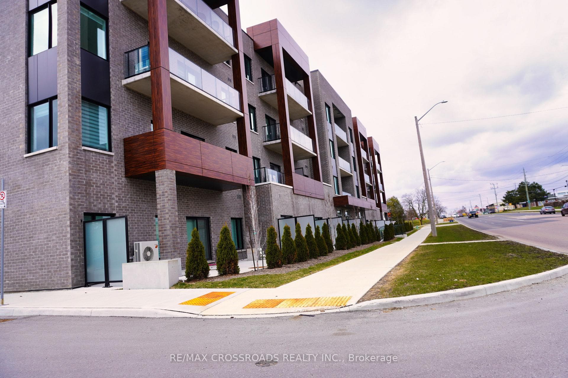 408 Dundas Street Unit 308, Cambridge, ON N1R 0E8 - Photo 1