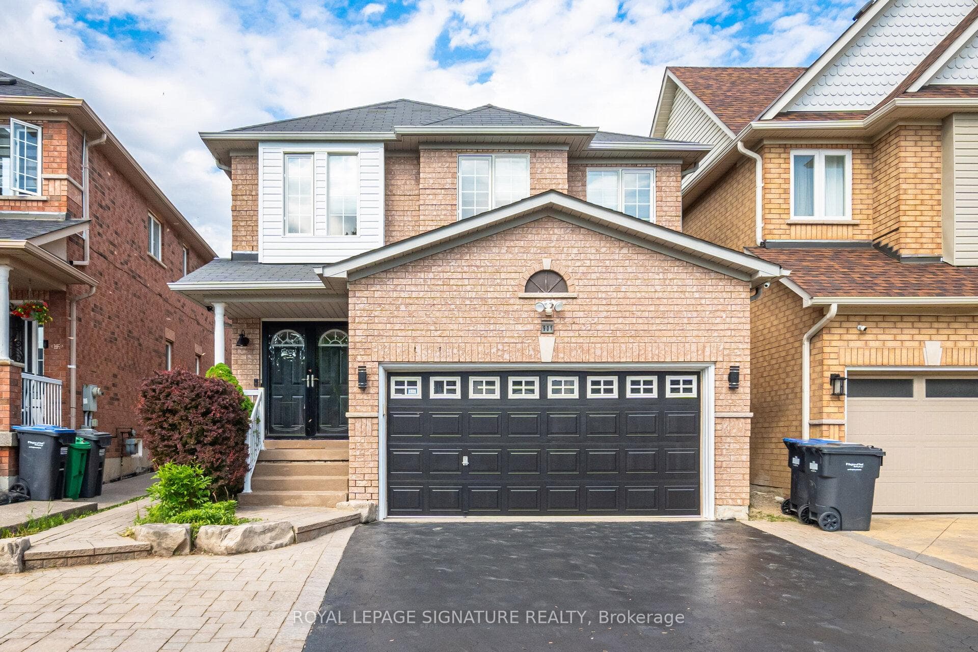 901 Knotty Pine Grove, Mississauga