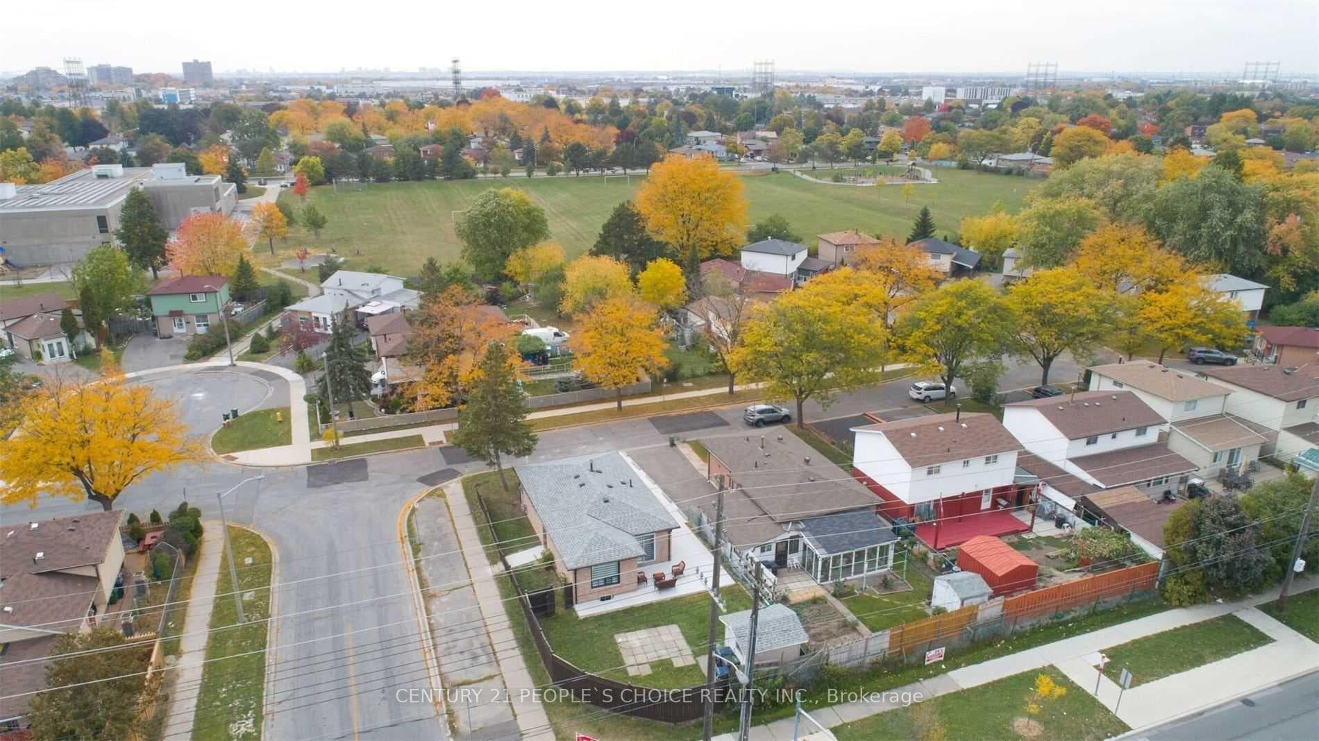 2 Betteridge Lane, Etobicoke (West Mall / Rexdale), ON M9V 4E8 - Photo 1