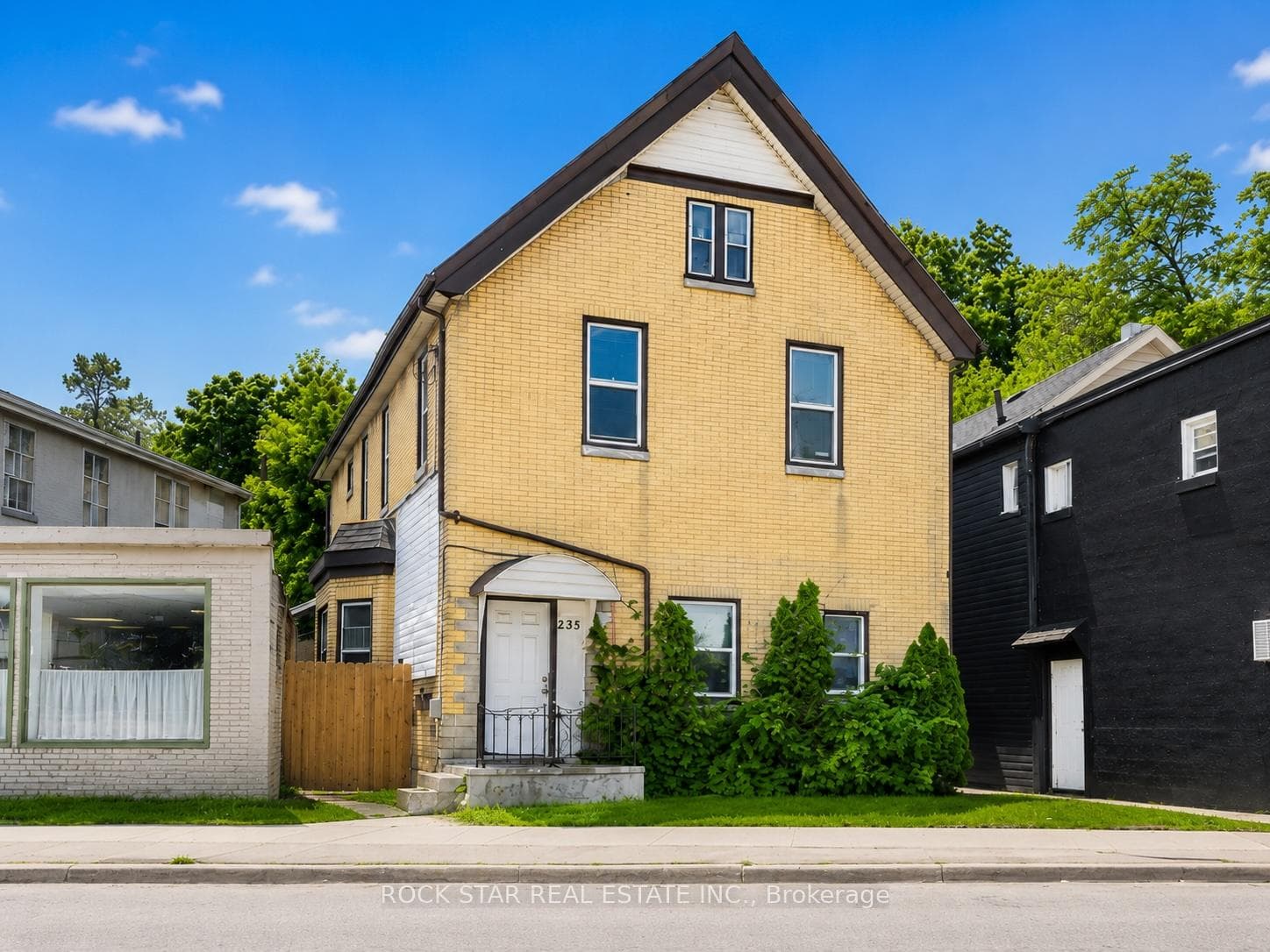 235 Hamilton Road, London East, ON N5Z 1P9 - Photo 1