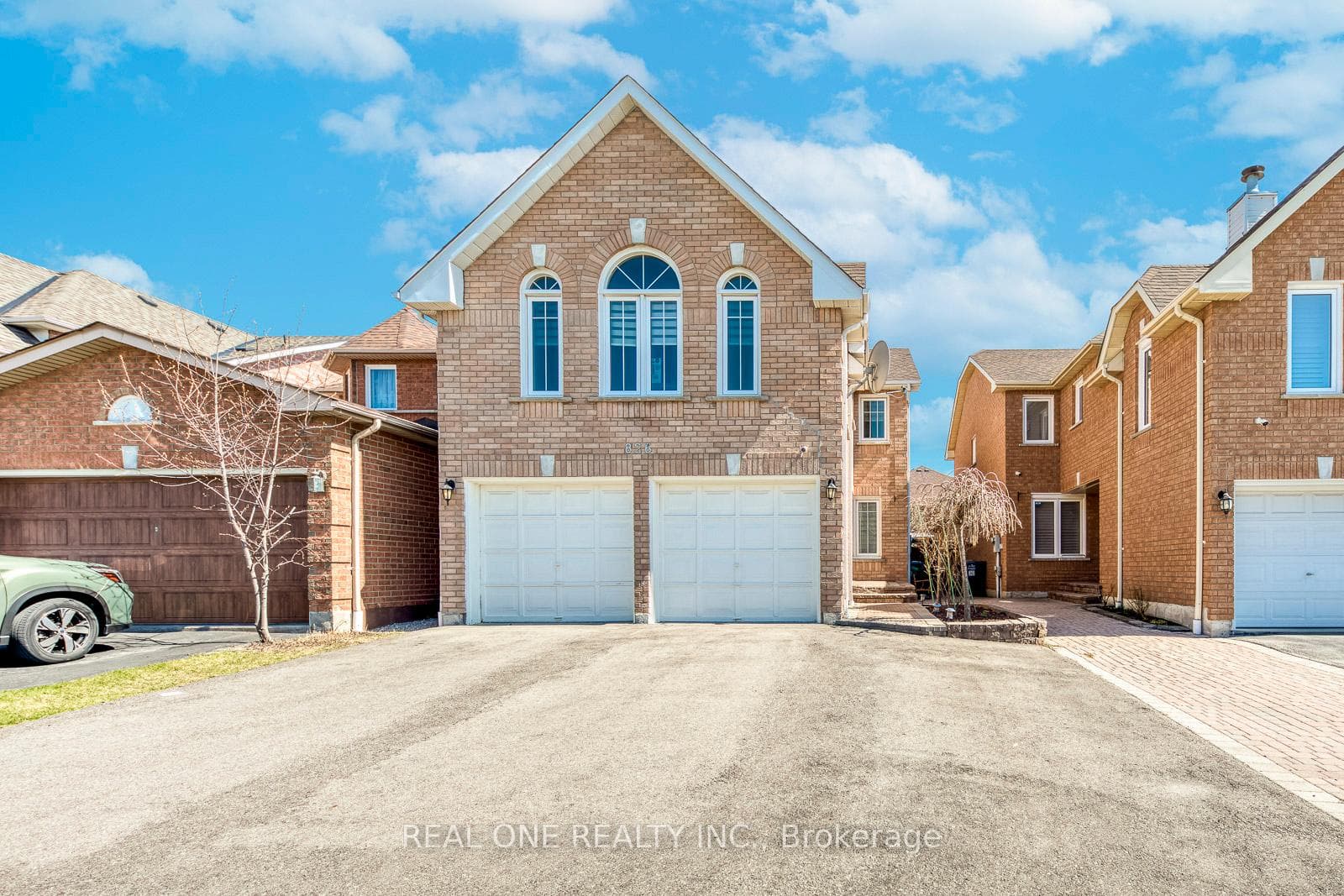 826 Winterton Way, Mississauga, ON L5V 2A5 - Photo 1