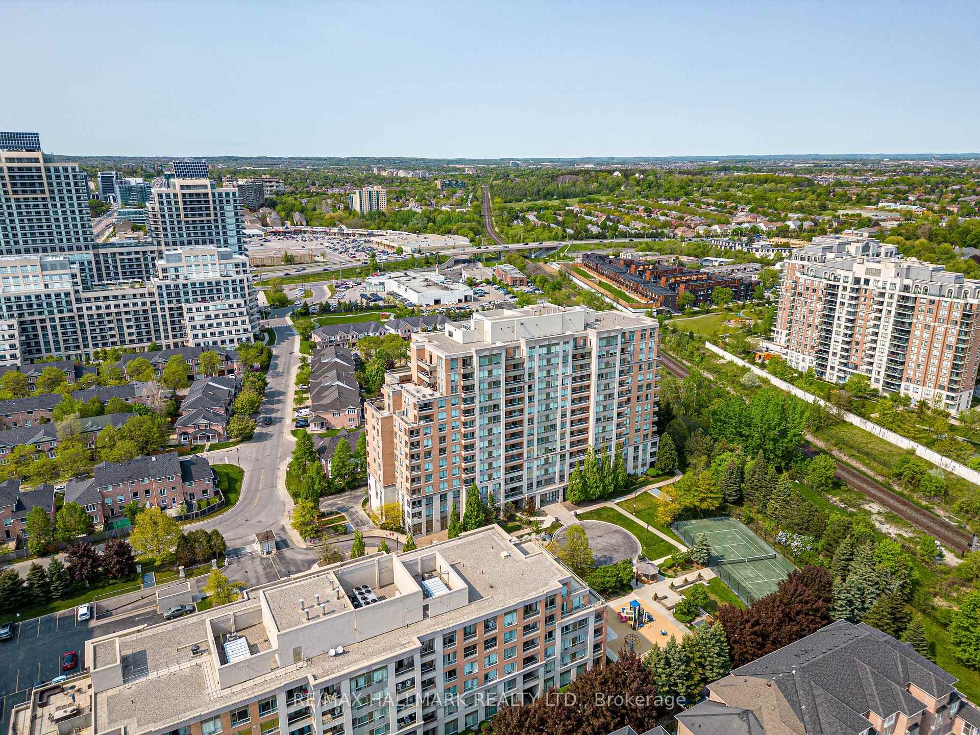 29 Northern Hts Drive Unit 615, Richmond Hill, ON L4B 4L8 - Photo 1