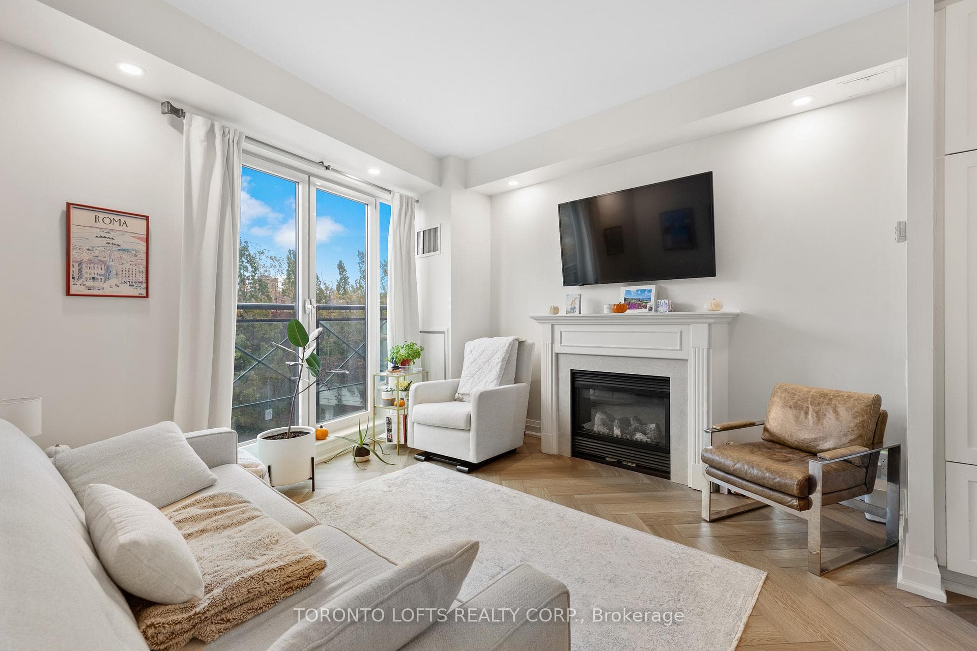 20 Scrivener Square Unit 305, Rosedale / Moore Park, ON M4W 3X9 - Photo 1