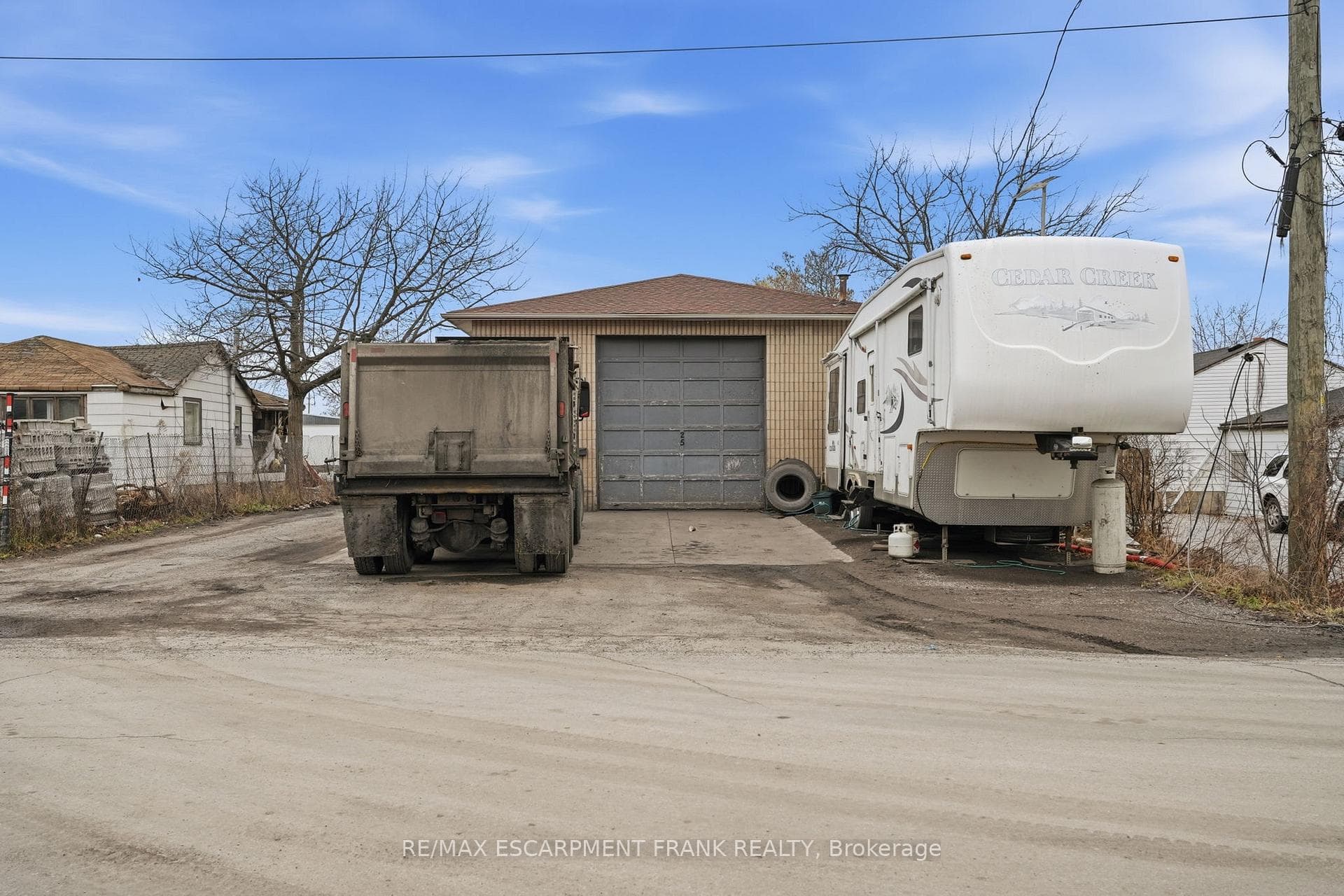 25 Kenmore Avenue, Hamilton, ON L8E 5N1 - Photo 1