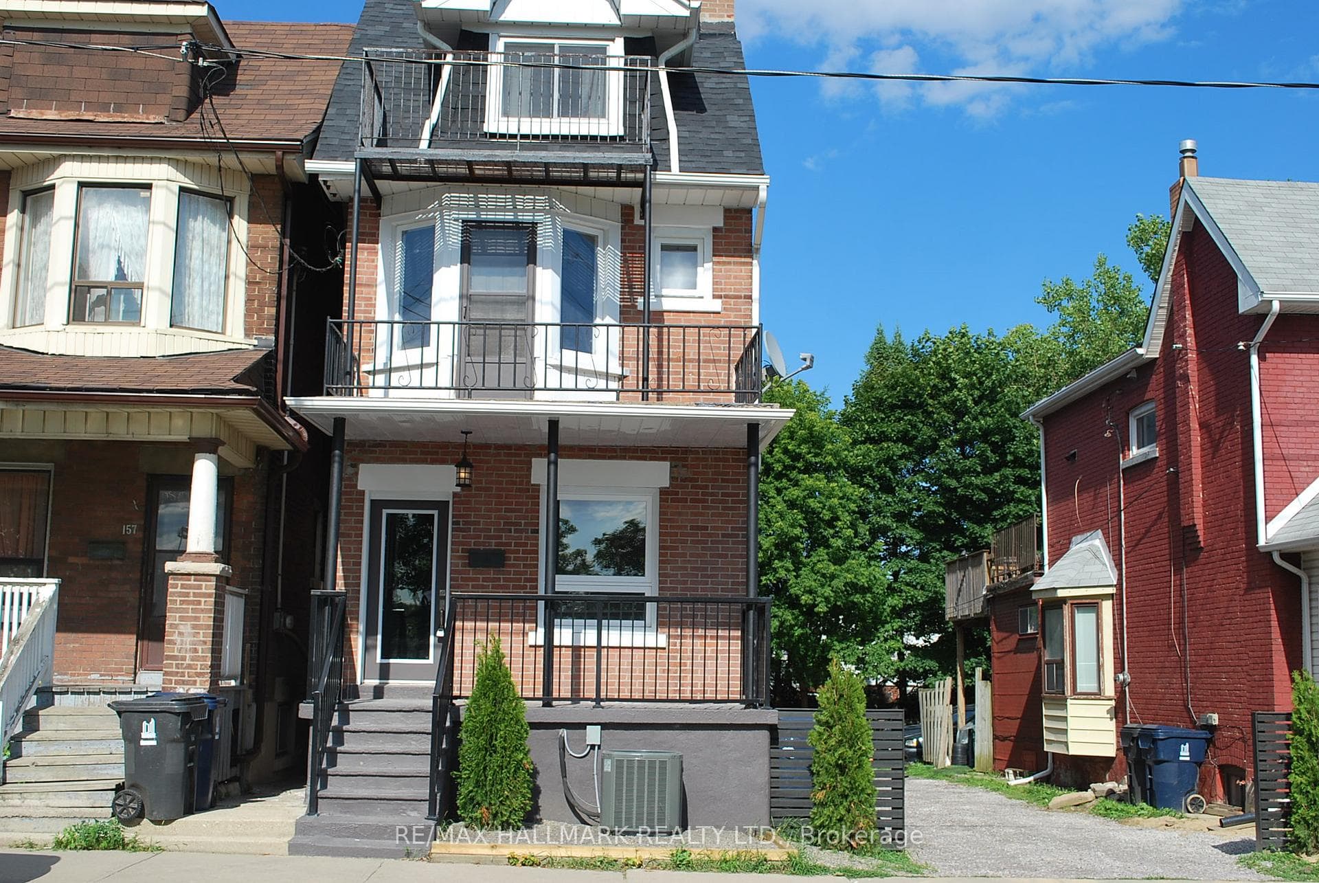Upper Level Leslieville Living