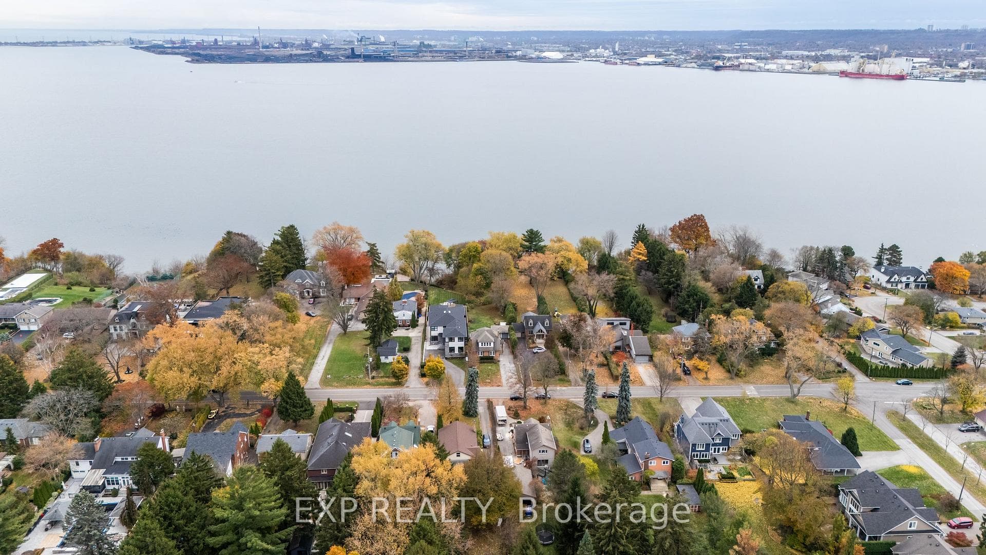 316 NORTH SHORE Boulevard, Burlington, ON L7T 1A4 - Photo 1