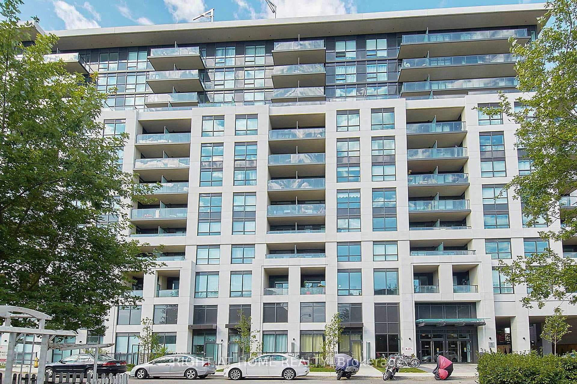8 Trent Avenue Unit 512, The Beaches / Upper Beaches