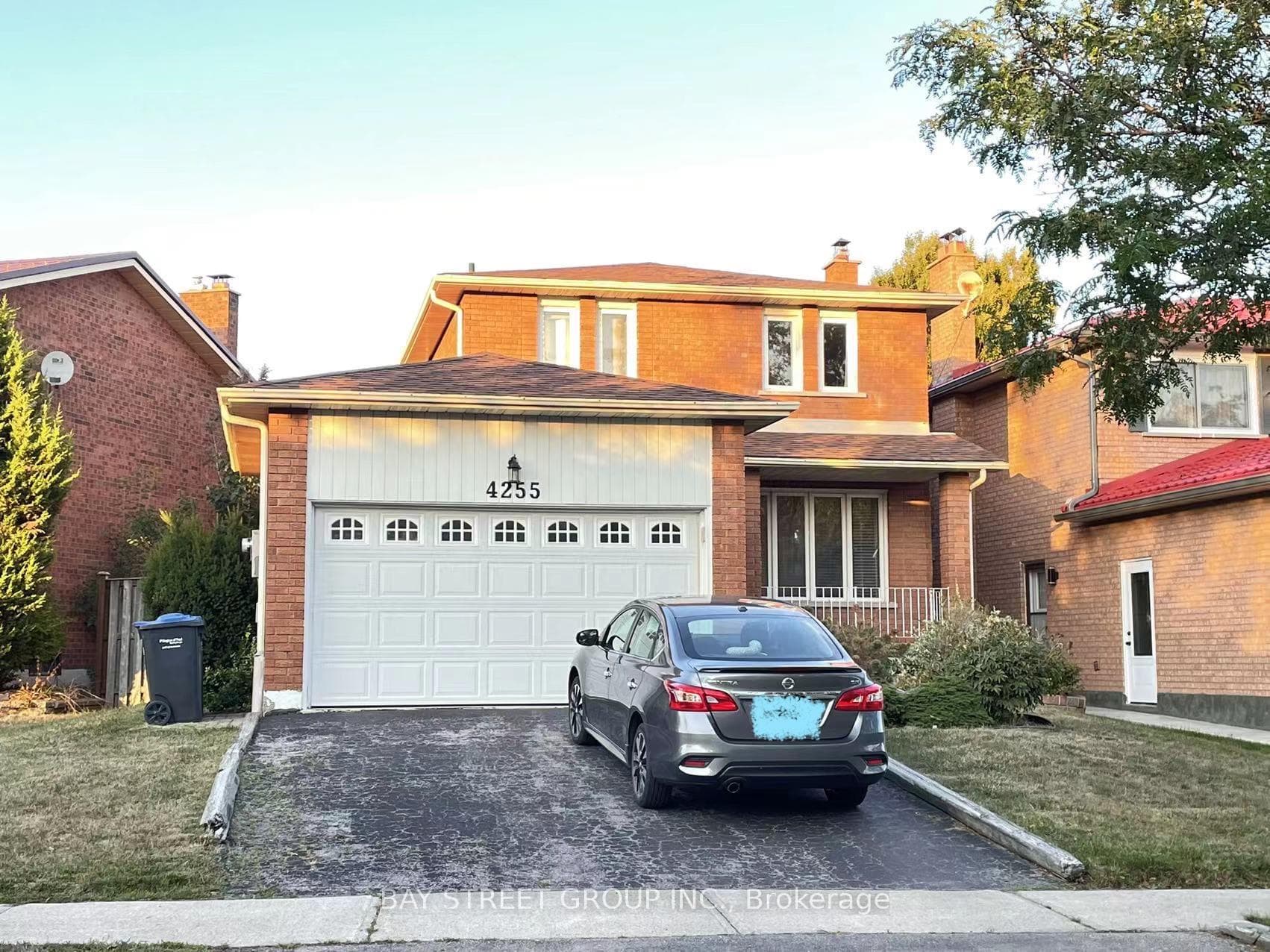 4255 Wakefield Crescent, Mississauga, ON L5C 4M5 - Photo 1