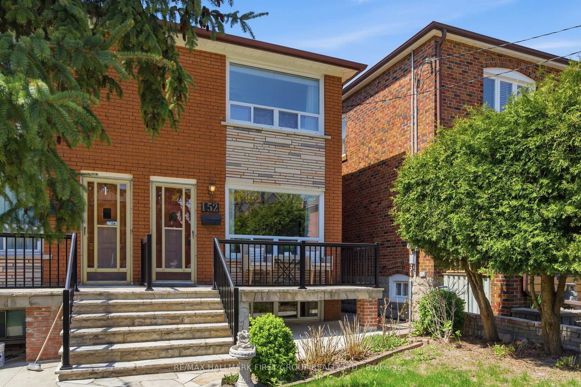 152 MCROBERTS Avenue, Keelesdale / Eglinton West, ON M6E 4P5 - Photo 1