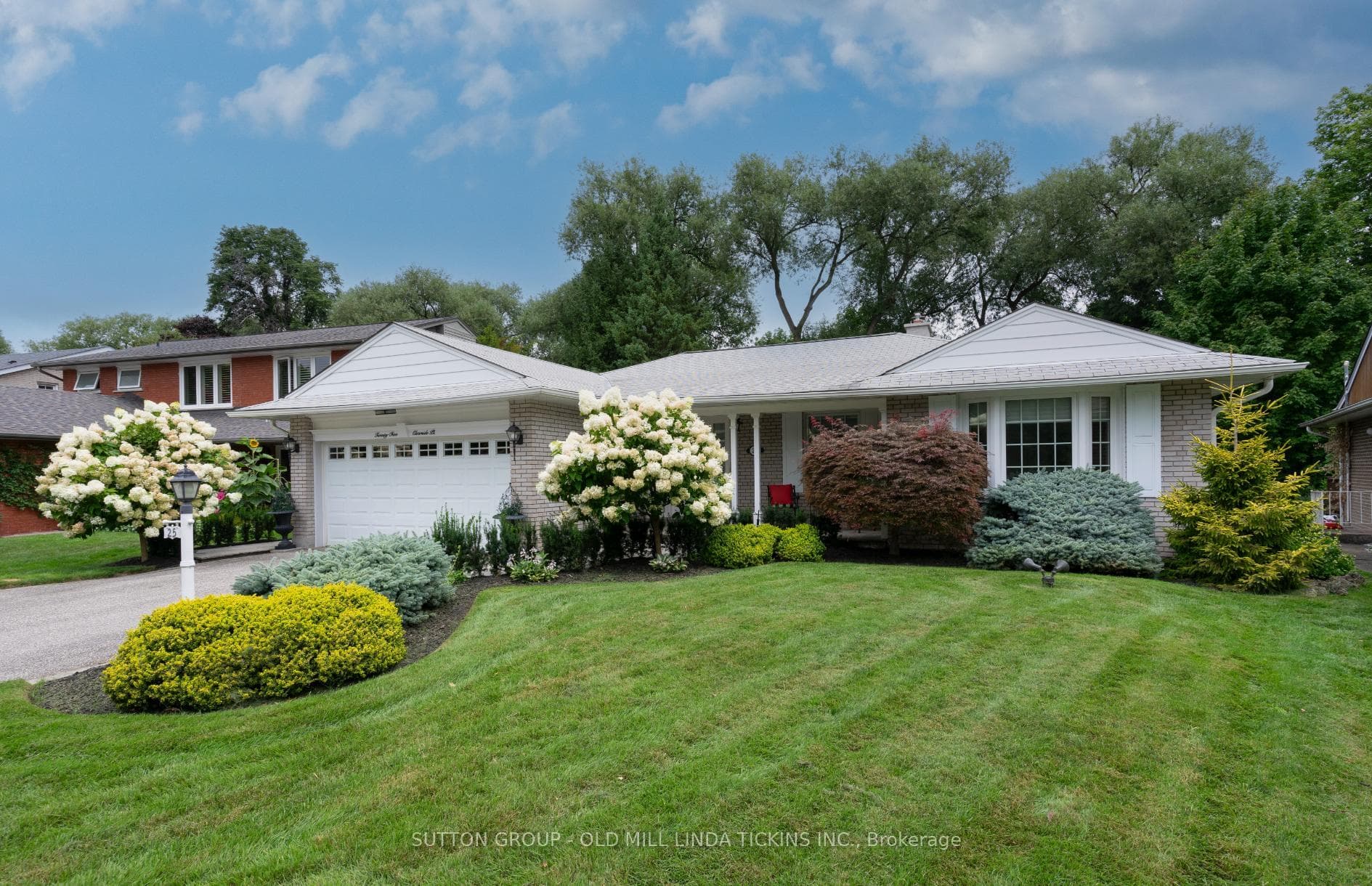 25 Clearside Place, Etobicoke (Islington / Rexdale), ON M9C 2G7 - Photo 1