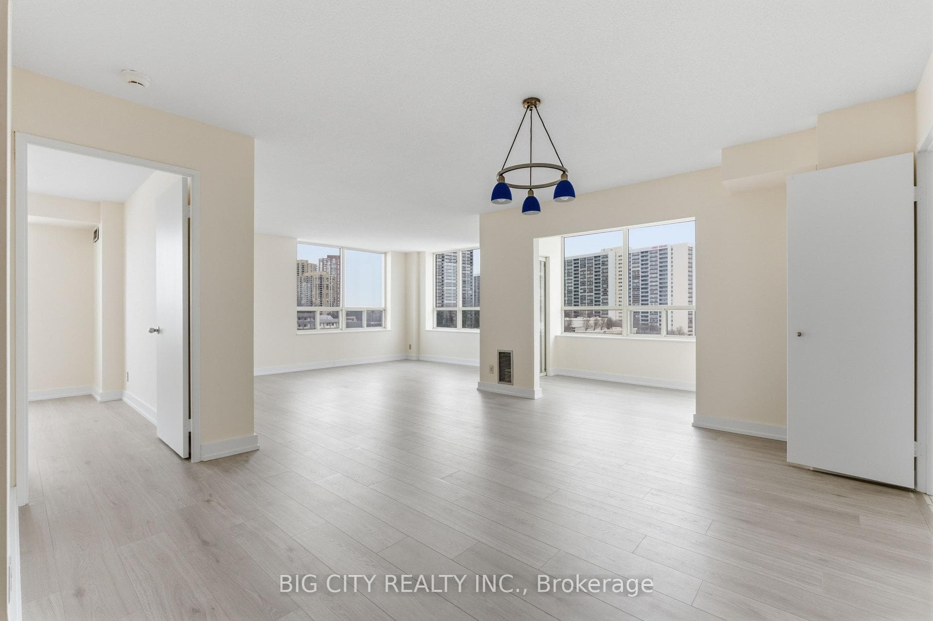 215 Wynford Drive Unit 1006, Flemingdon Park / Don Mills, ON M3C 3P5 - Photo 1