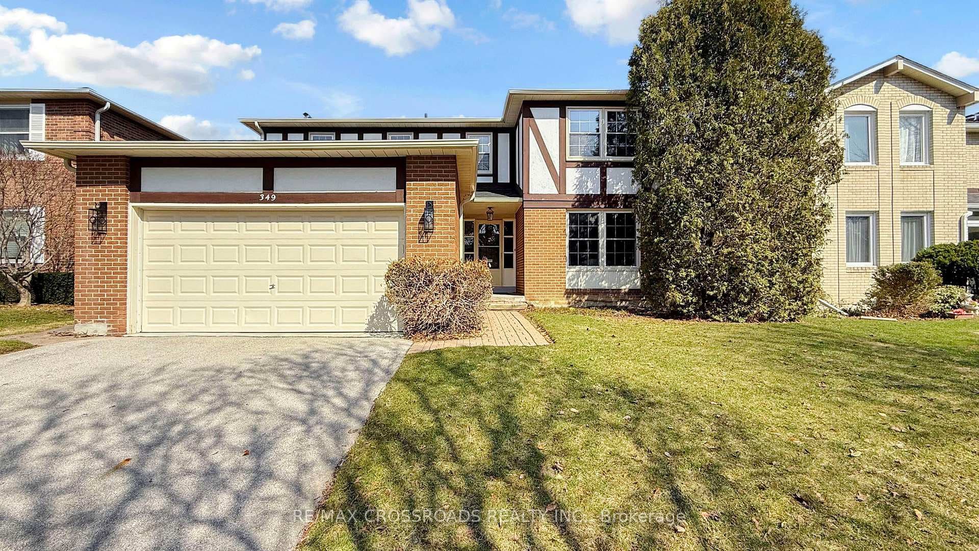 349 Banbury Road, Bridle Path / York Mills / Hoggs Hollow, ON M2L 2V2 - Photo 1