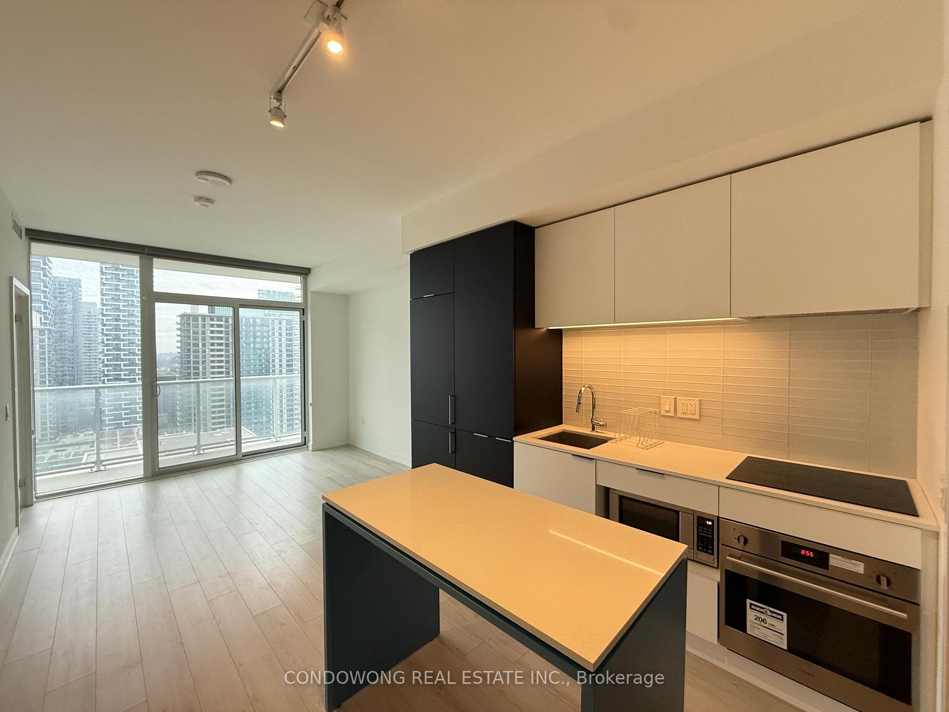 33 Helendale Avenue Unit 1905, Forest Hill / Deer Park, ON M4R 0A4 - Photo 1