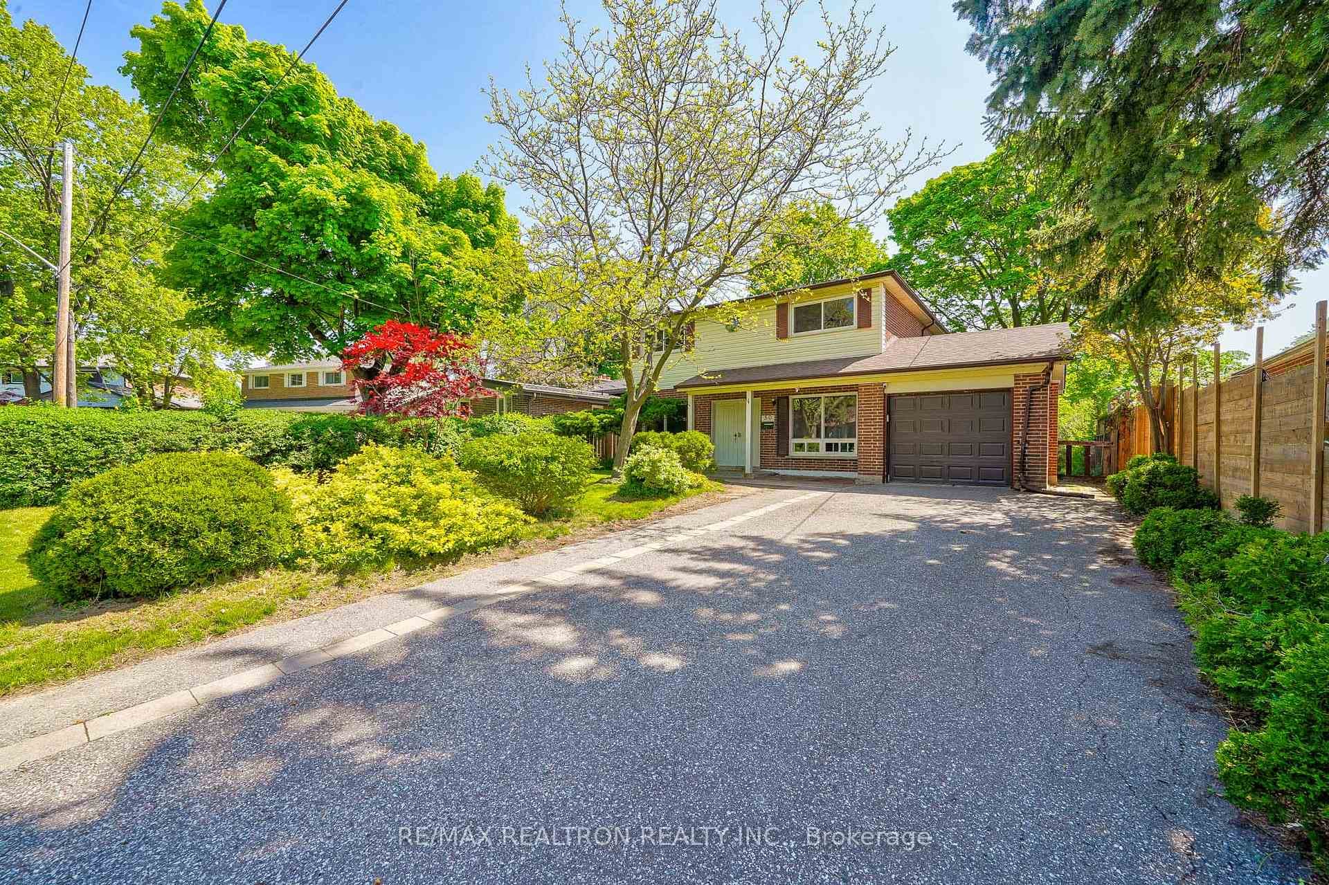 50 Axsmith Crescent, Hillcrest Village / Bayview Village, ON M2J 3K3 - Photo 1