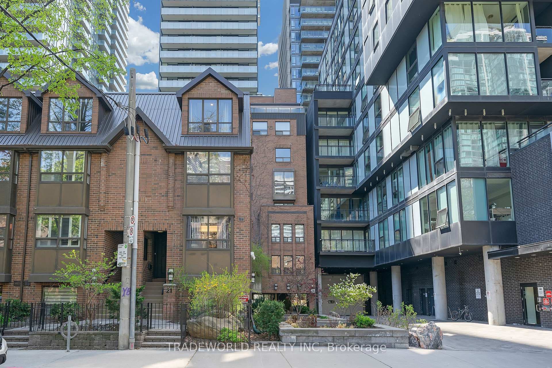 21 Dundonald Street, Regent Park / Cabbagetown / St. James Town, ON M4Y 1K3 - Photo 1