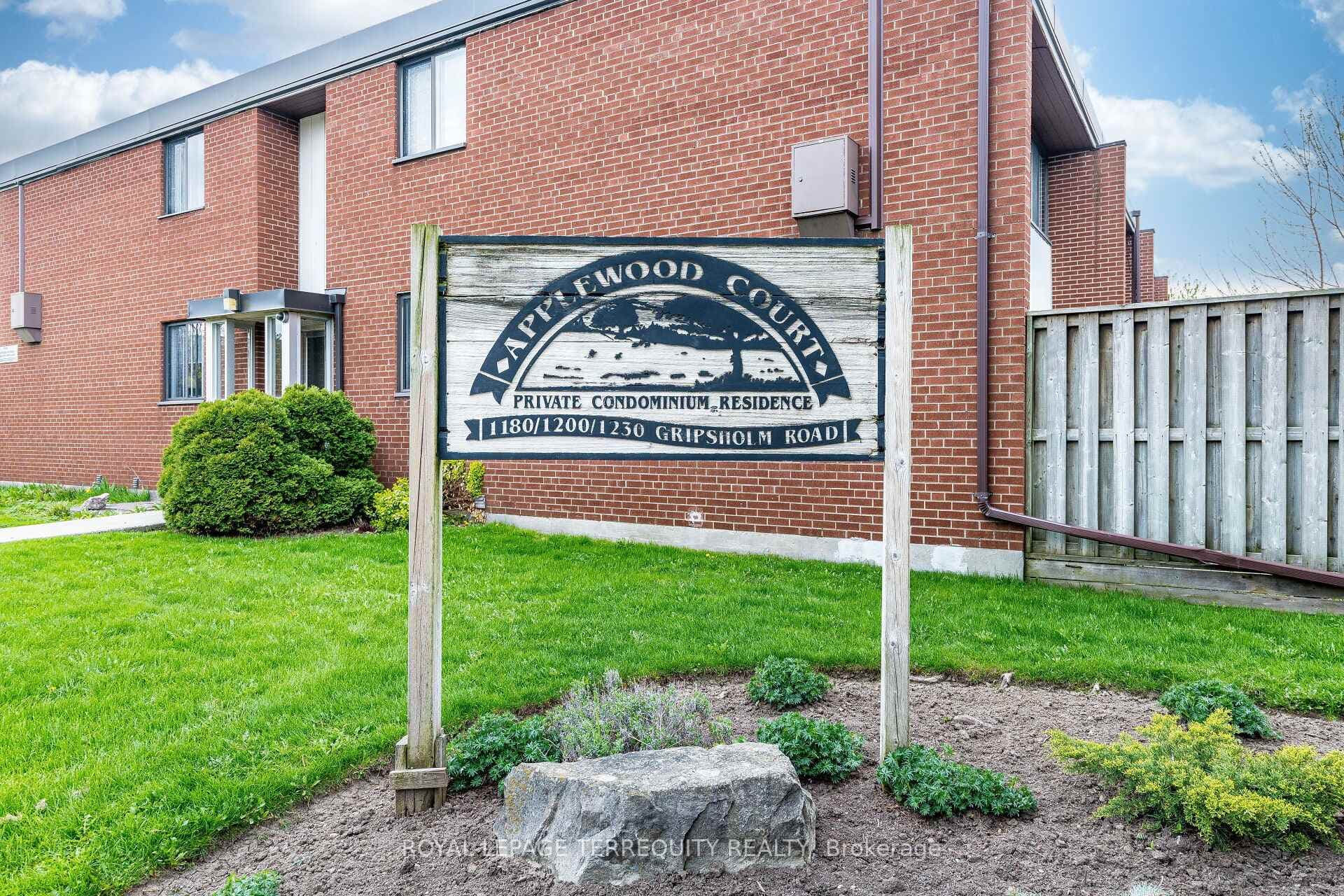Welcome to Applewood Court!