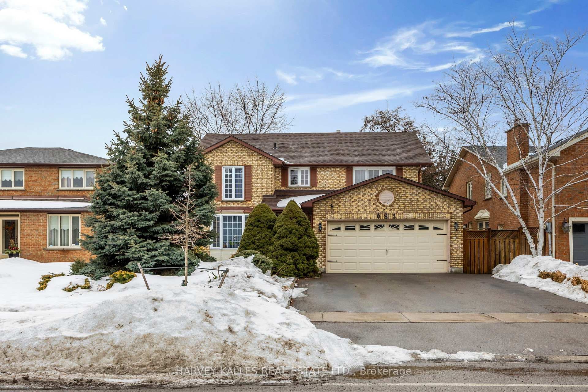682 Willowbank Trail, Mississauga, ON L4W 3L8 - Photo 1