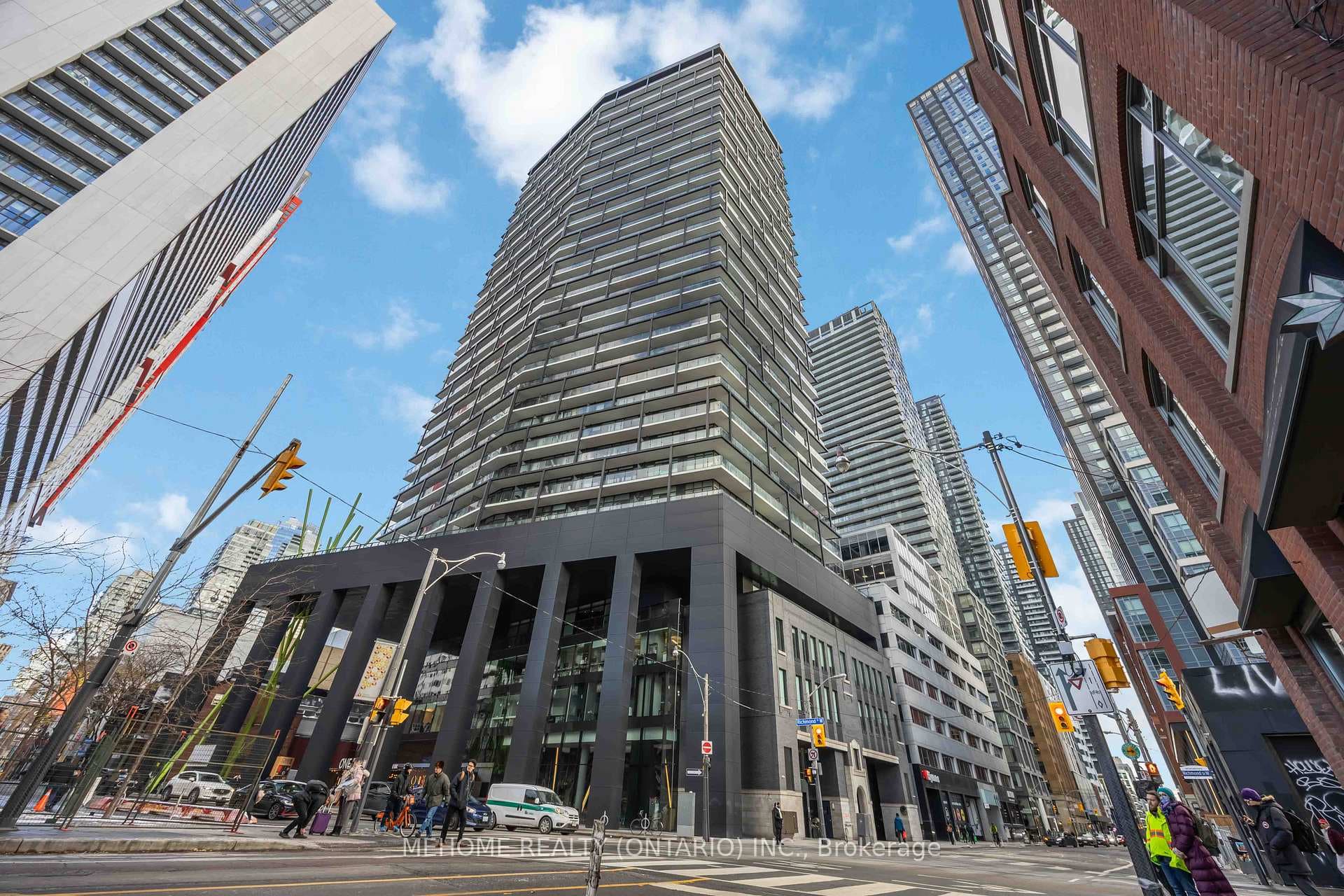 125 Peter Street Unit 1812, Toronto C01