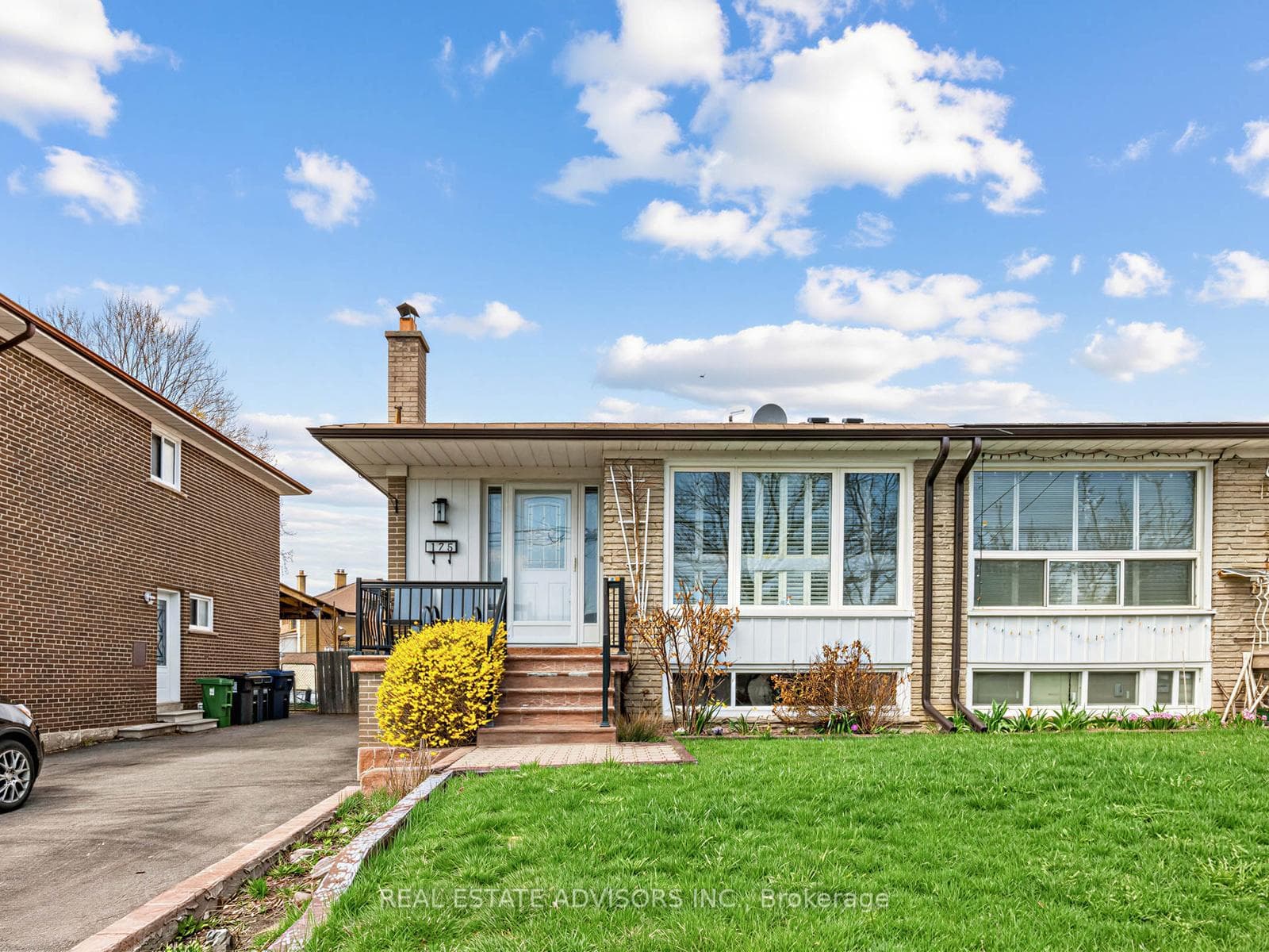 175 Lindylou Road, Toronto W05