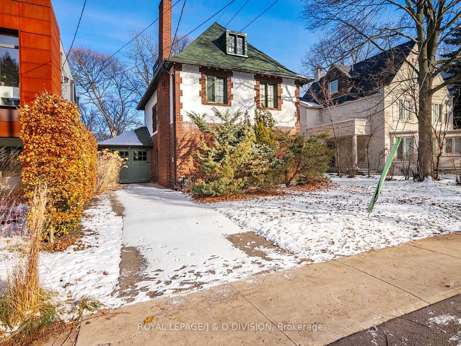 64 Heathdale Rd w attached garage