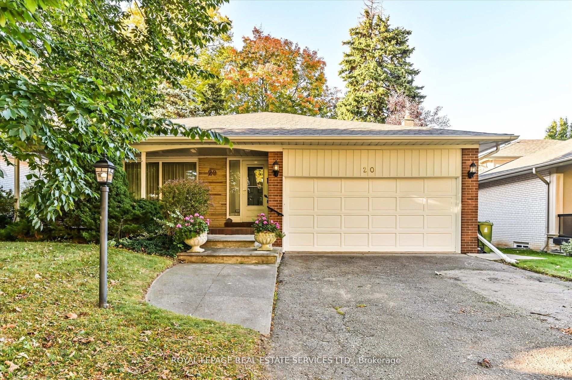 20 Widdicombe Hill, Etobicoke (Kingsview Village / Humber Heights), ON M9R 1B3 - Photo 1