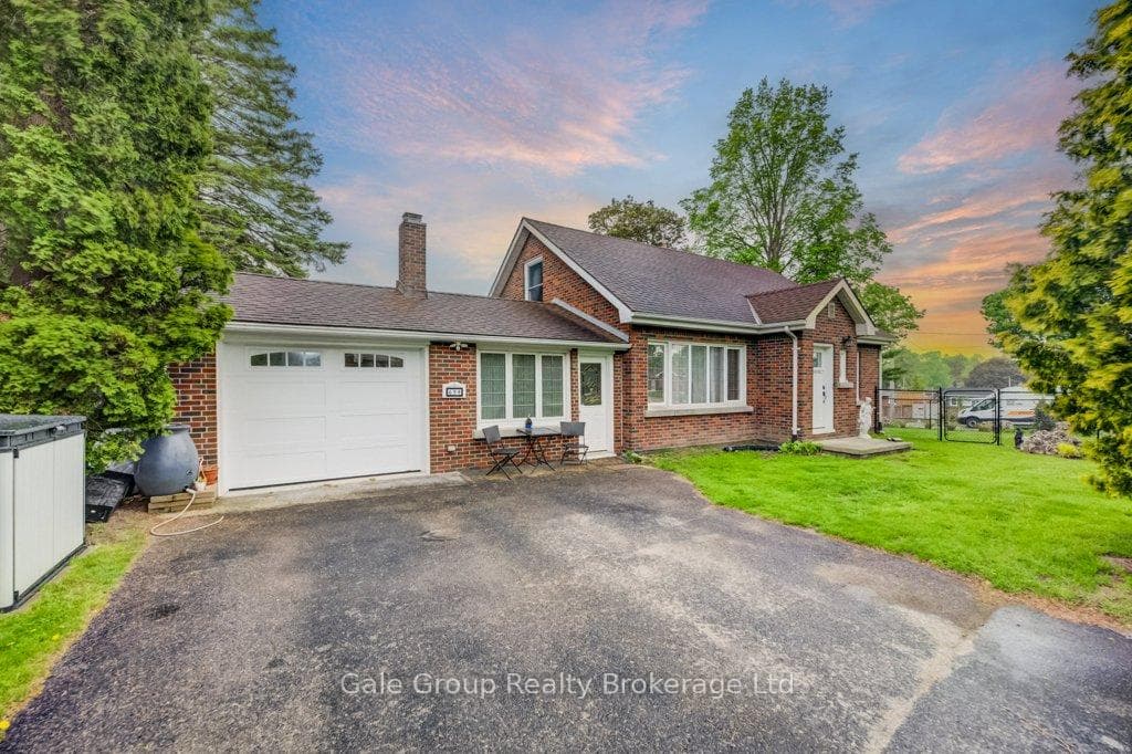 694 Glencairn Avenue, Woodstock